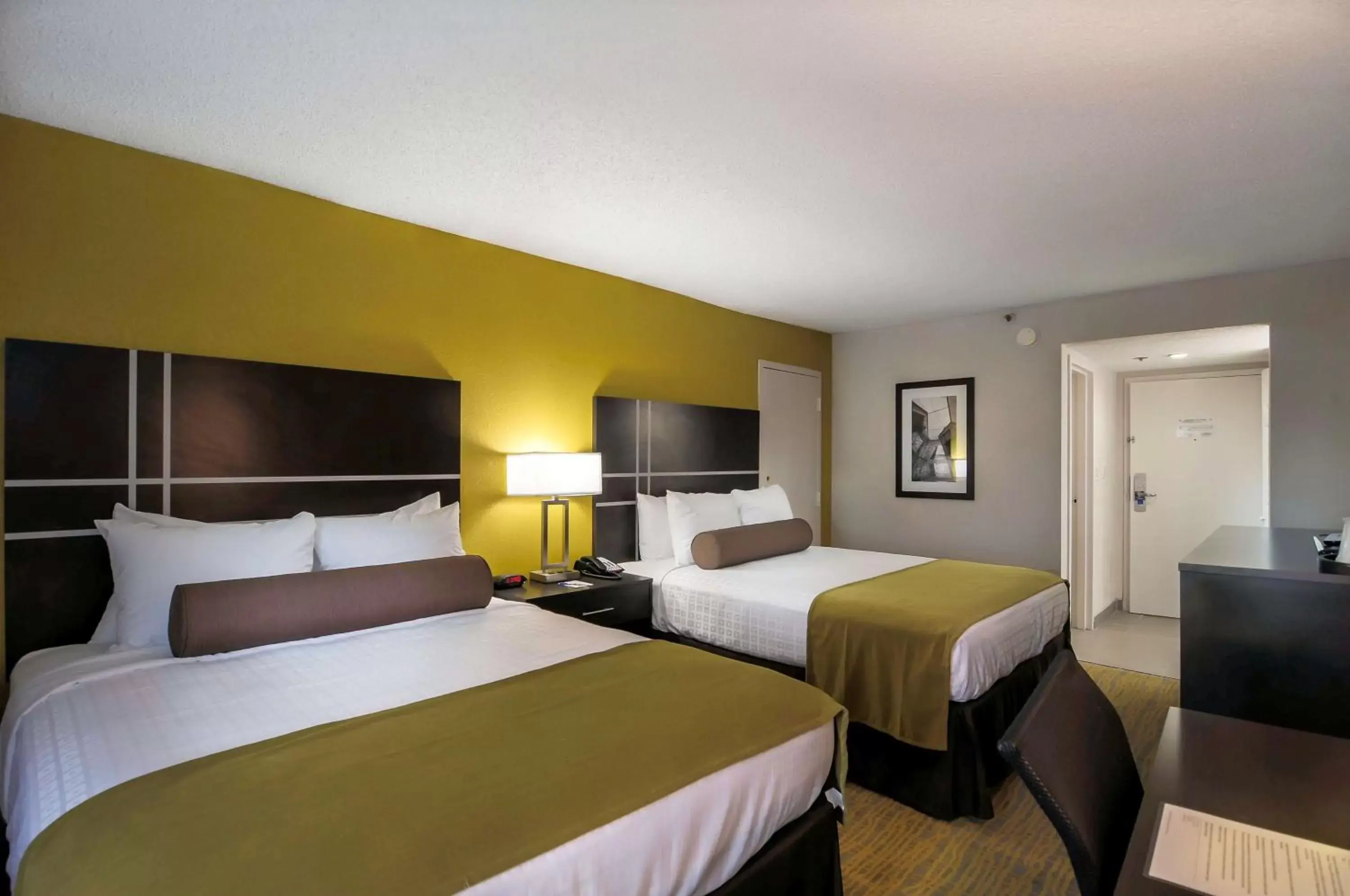 Photo of the whole room, Bed in Best Western Plus Hanes Mall