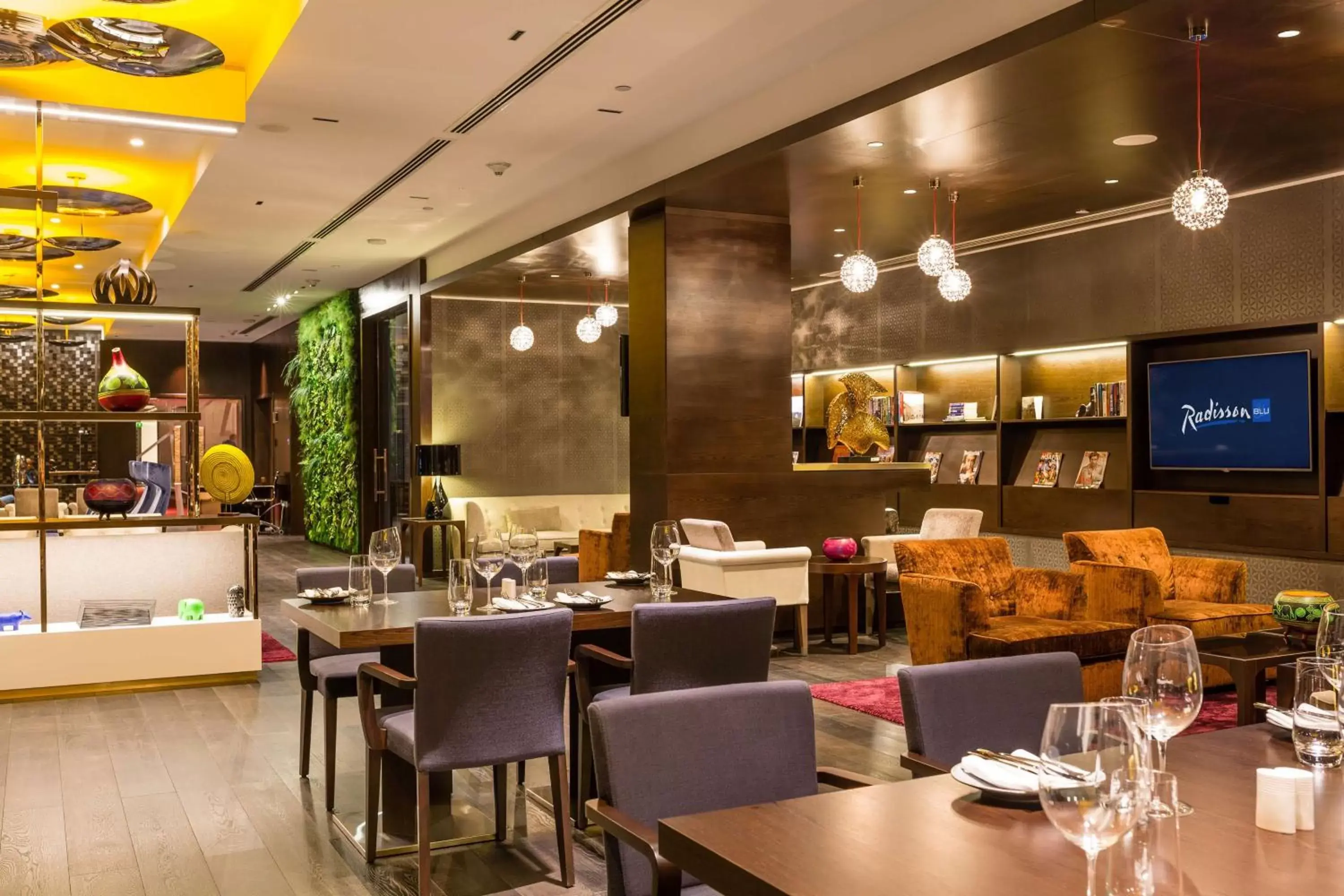 Lounge or bar, Restaurant/Places to Eat in Radisson Blu Hotel, Nairobi Upper Hill