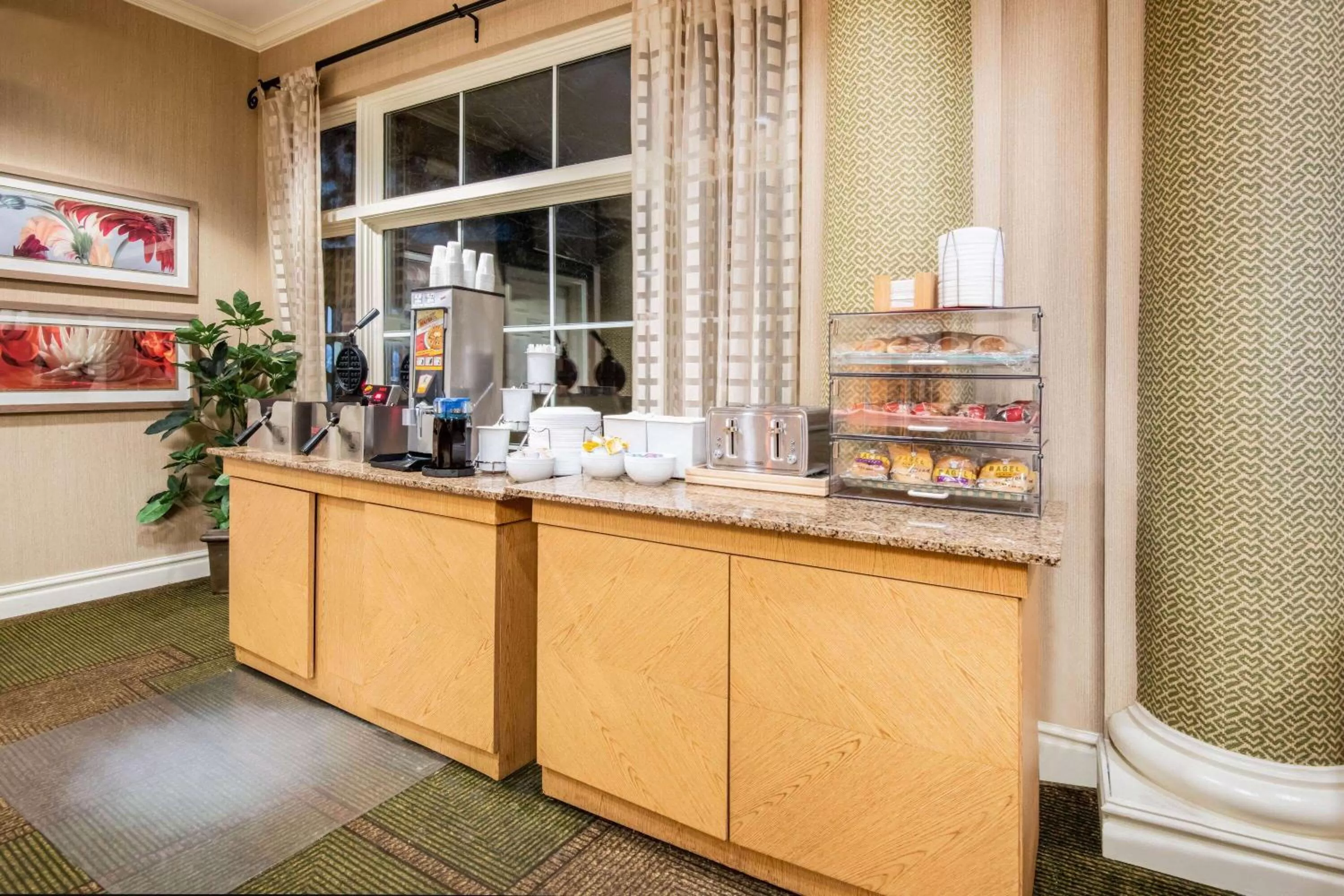 Breakfast in La Quinta by Wyndham Colorado Springs South Airport