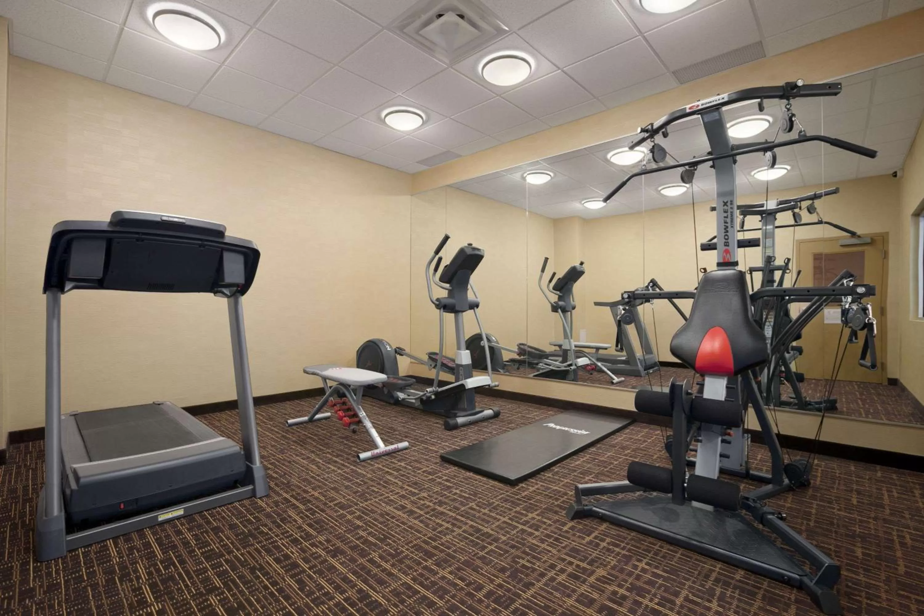 Fitness centre/facilities in Days Inn & Suites by Wyndham Winnipeg Airport Manitoba