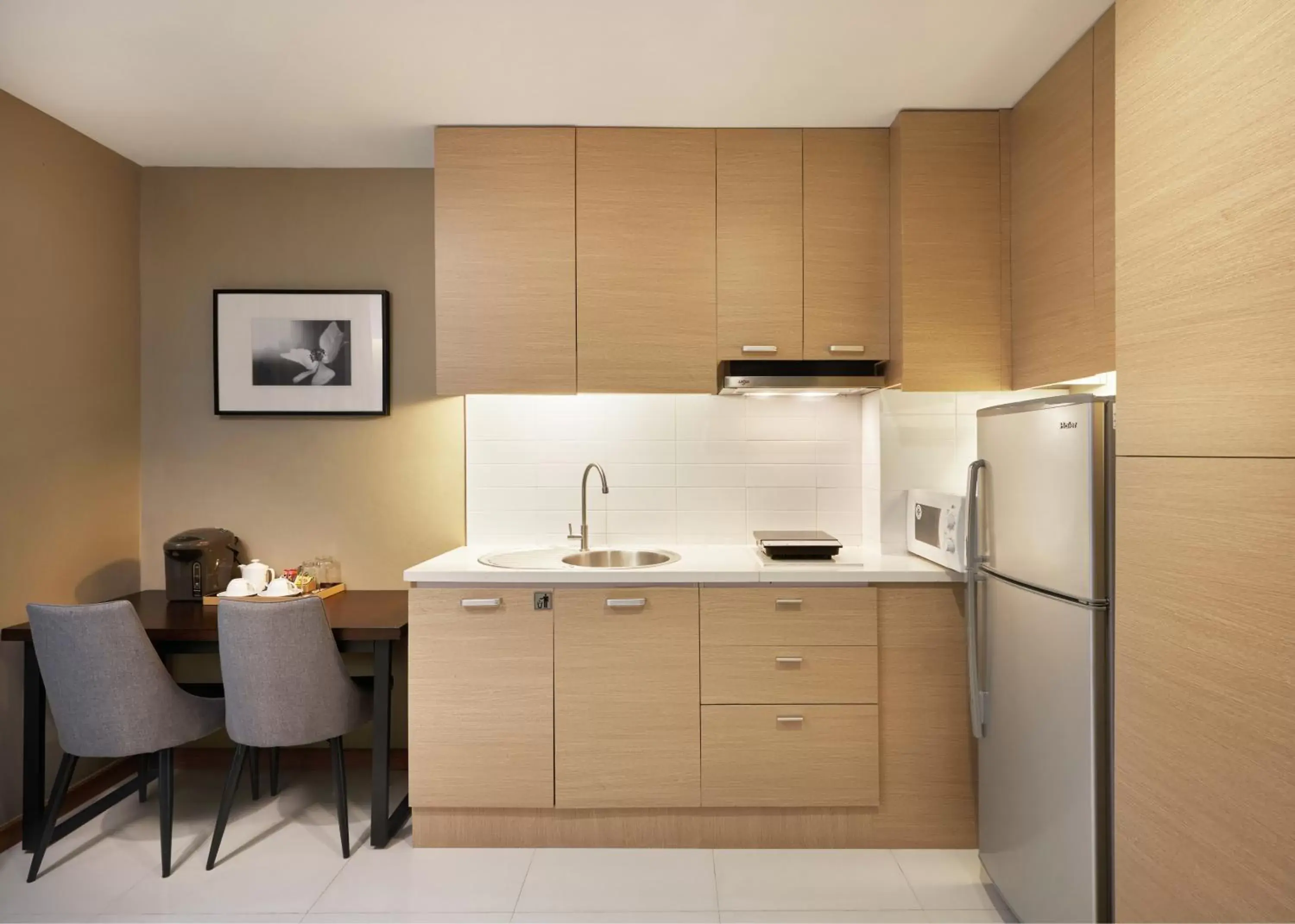 Kitchen/Kitchenette in Altera Hotel and Residence by At Mind