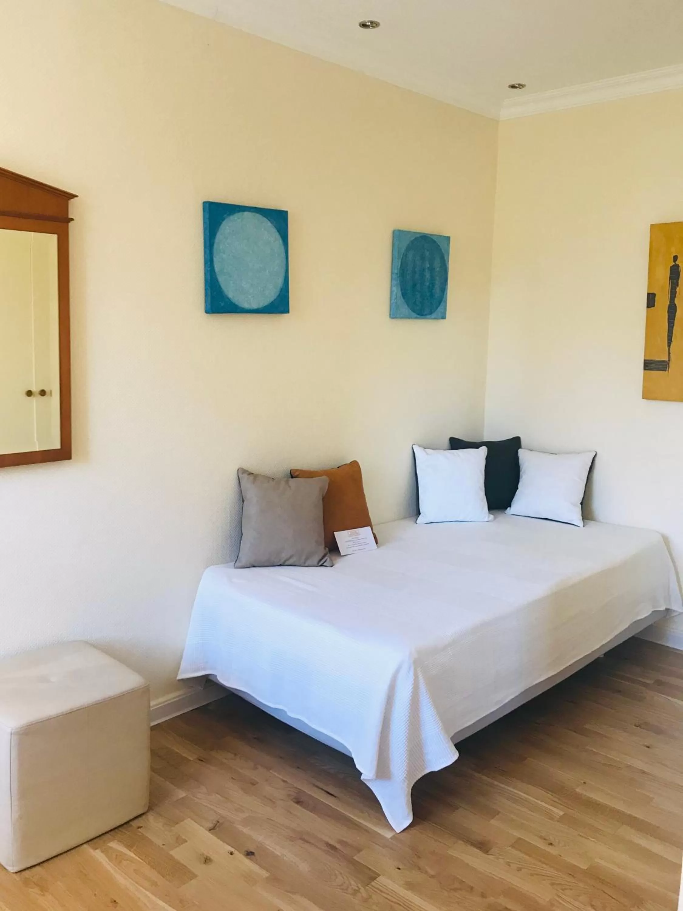 Photo of the whole room, Bed in Schlosshotel Domäne Walberberg