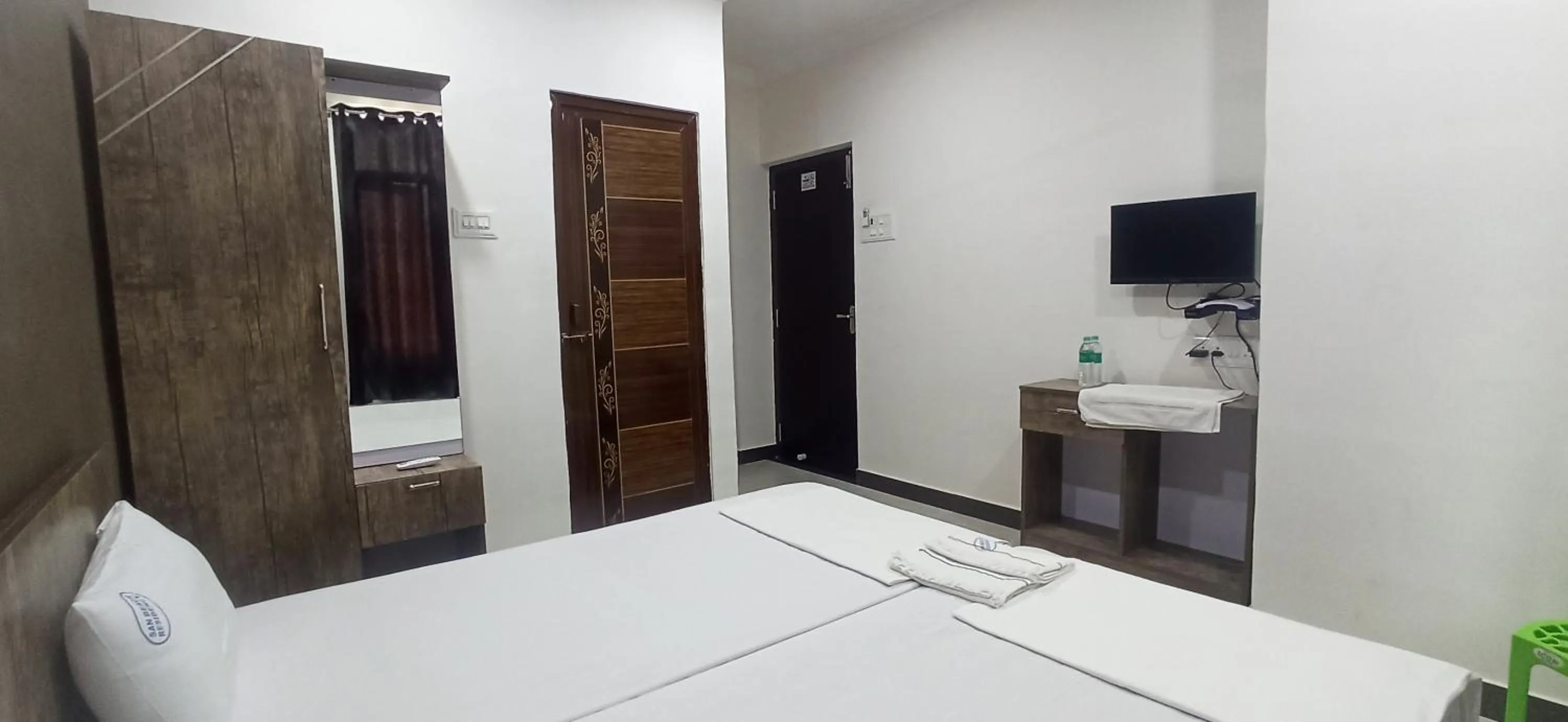 Photo of the whole room, Bed in SAN BEACH RESIDENCY