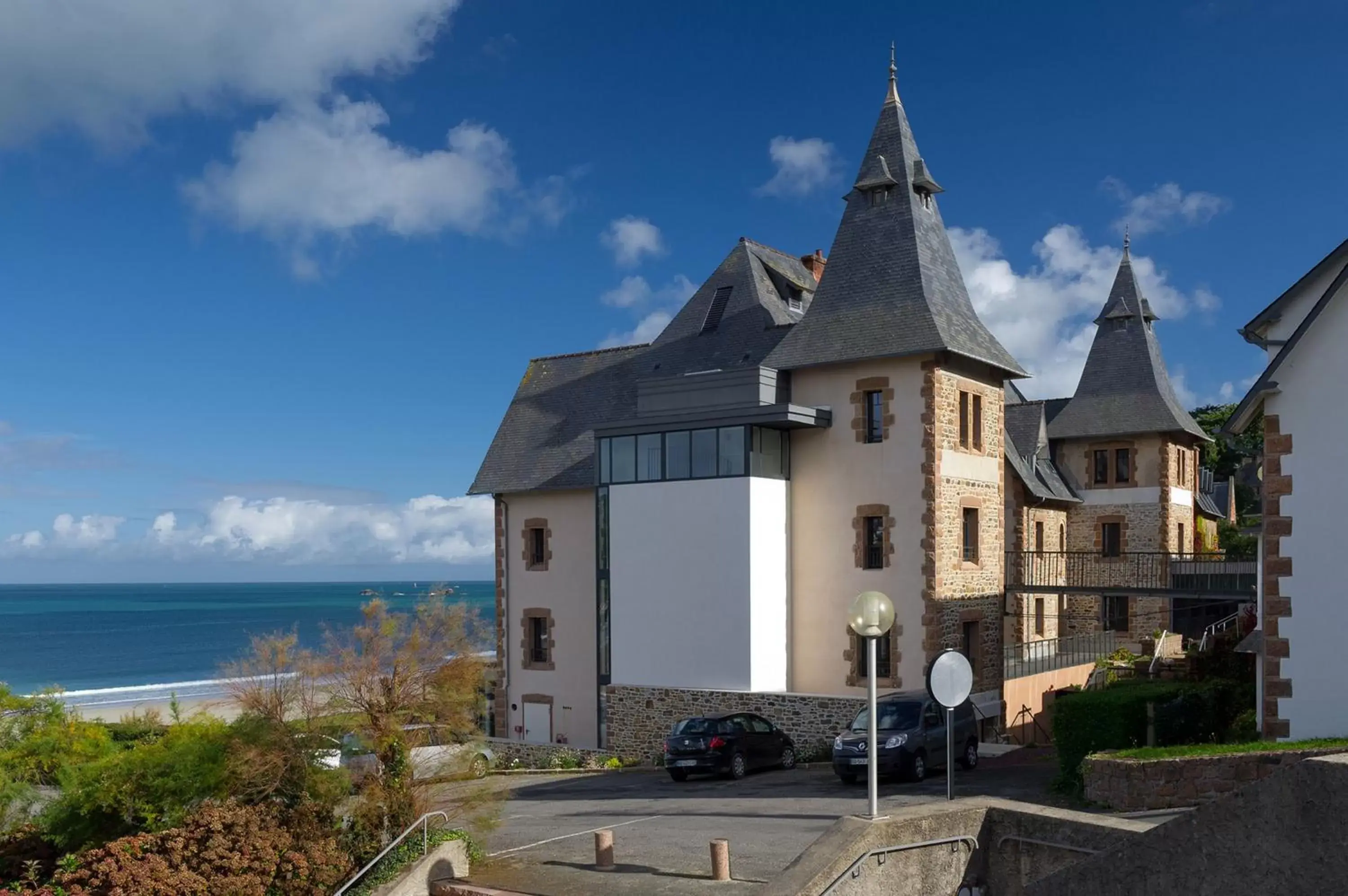 Facade/entrance, Property Building in Logis Hôtel Ker Mor