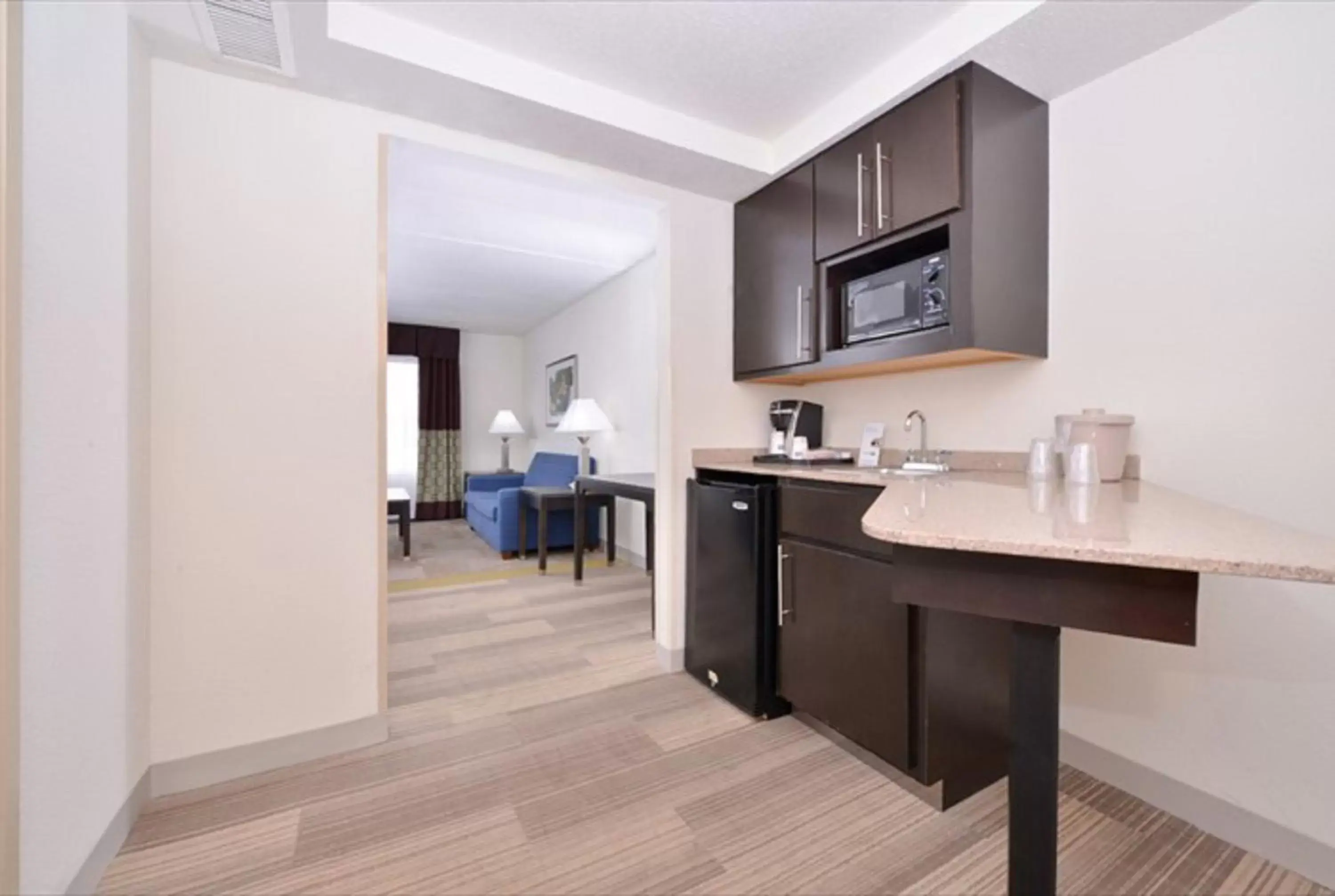 Photo of the whole room, Bathroom in Holiday Inn Express Hotel & Suites Mooresville - Lake Norman, an IHG Hotel