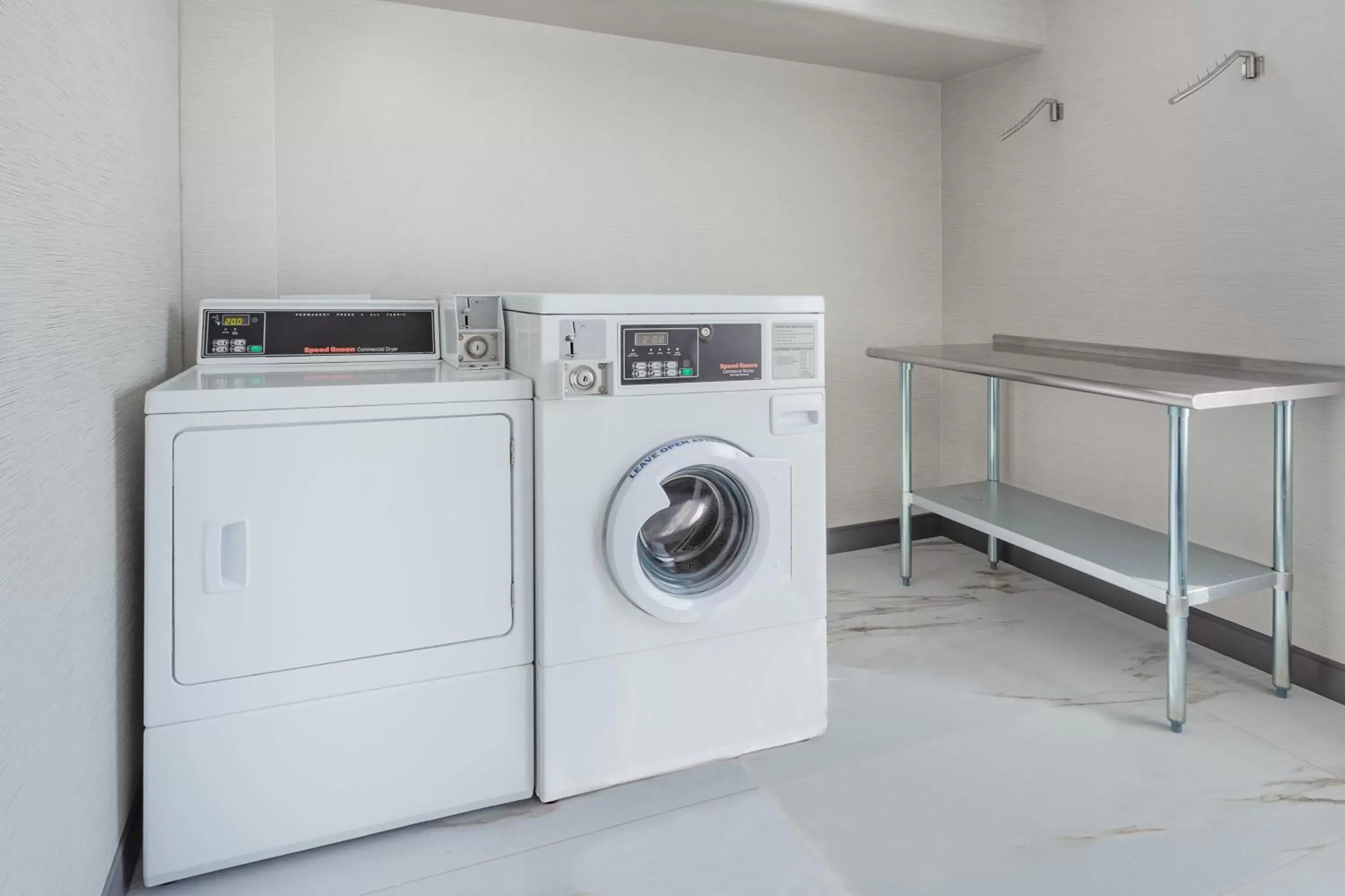 washing machine, Kitchen/Kitchenette in Wingate by Wyndham Tinley Park