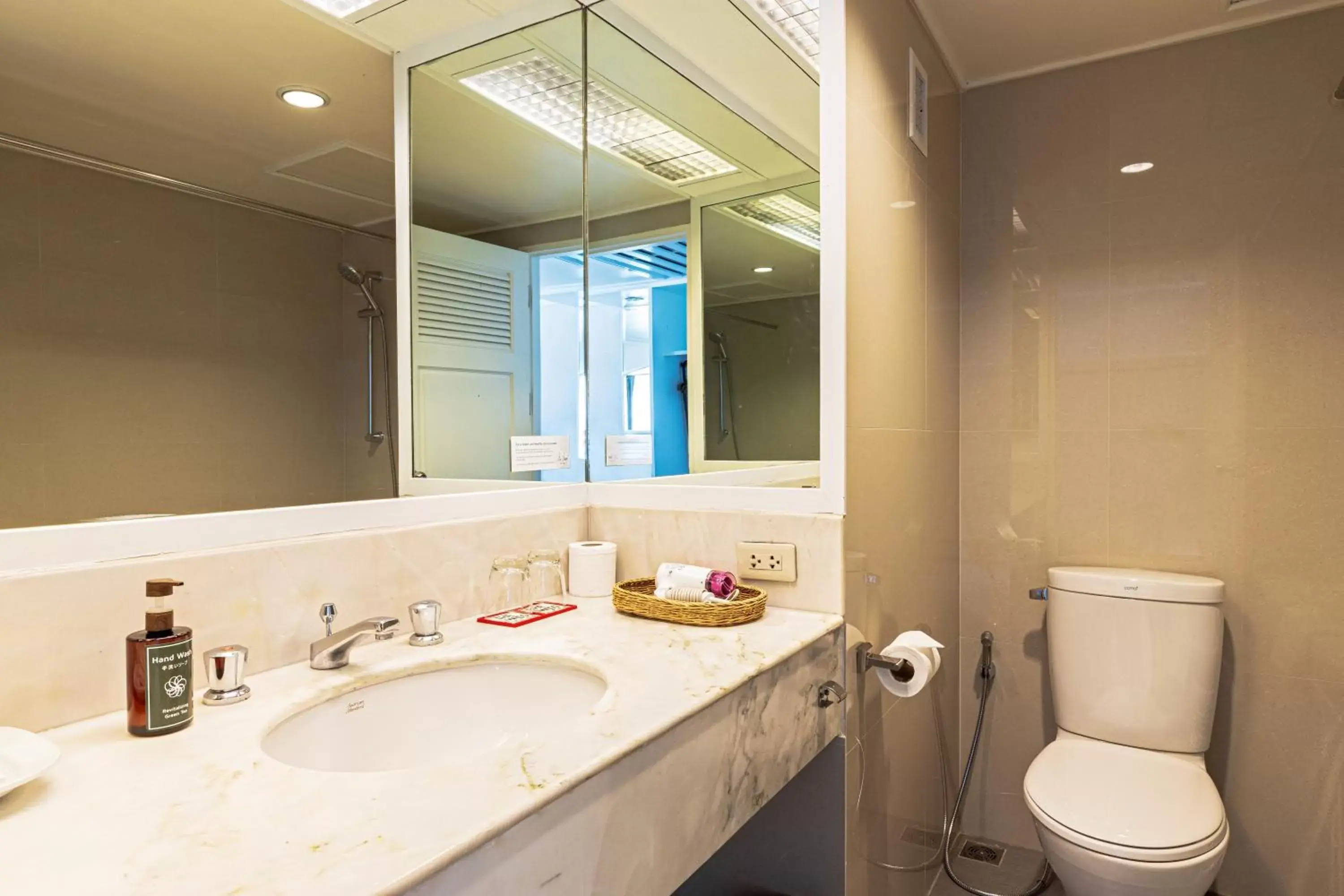 Toilet, Bathroom in Le Siam Hotel