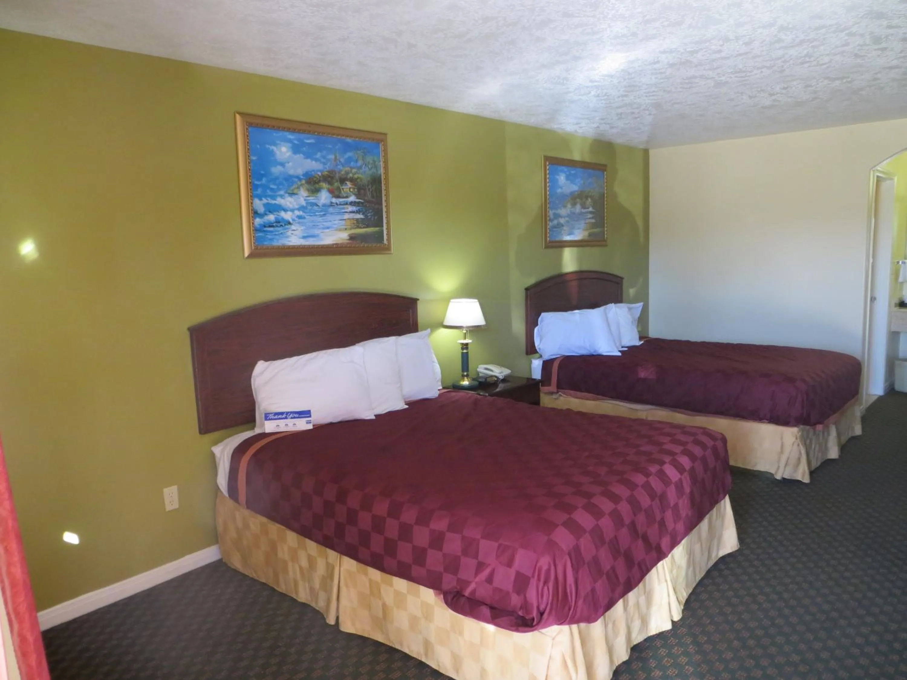 Bed in Americas Best Value Inn & Suites Hempstead