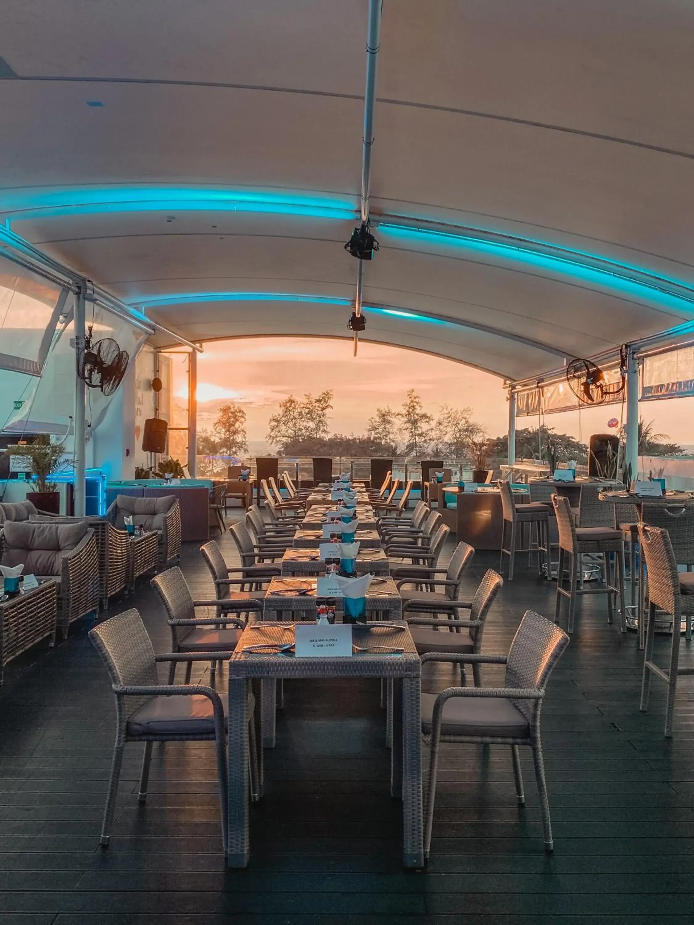 Restaurant/places to eat in Absolute Bangla Suites Restaurant/places to eat in Absolute Bangla Suites