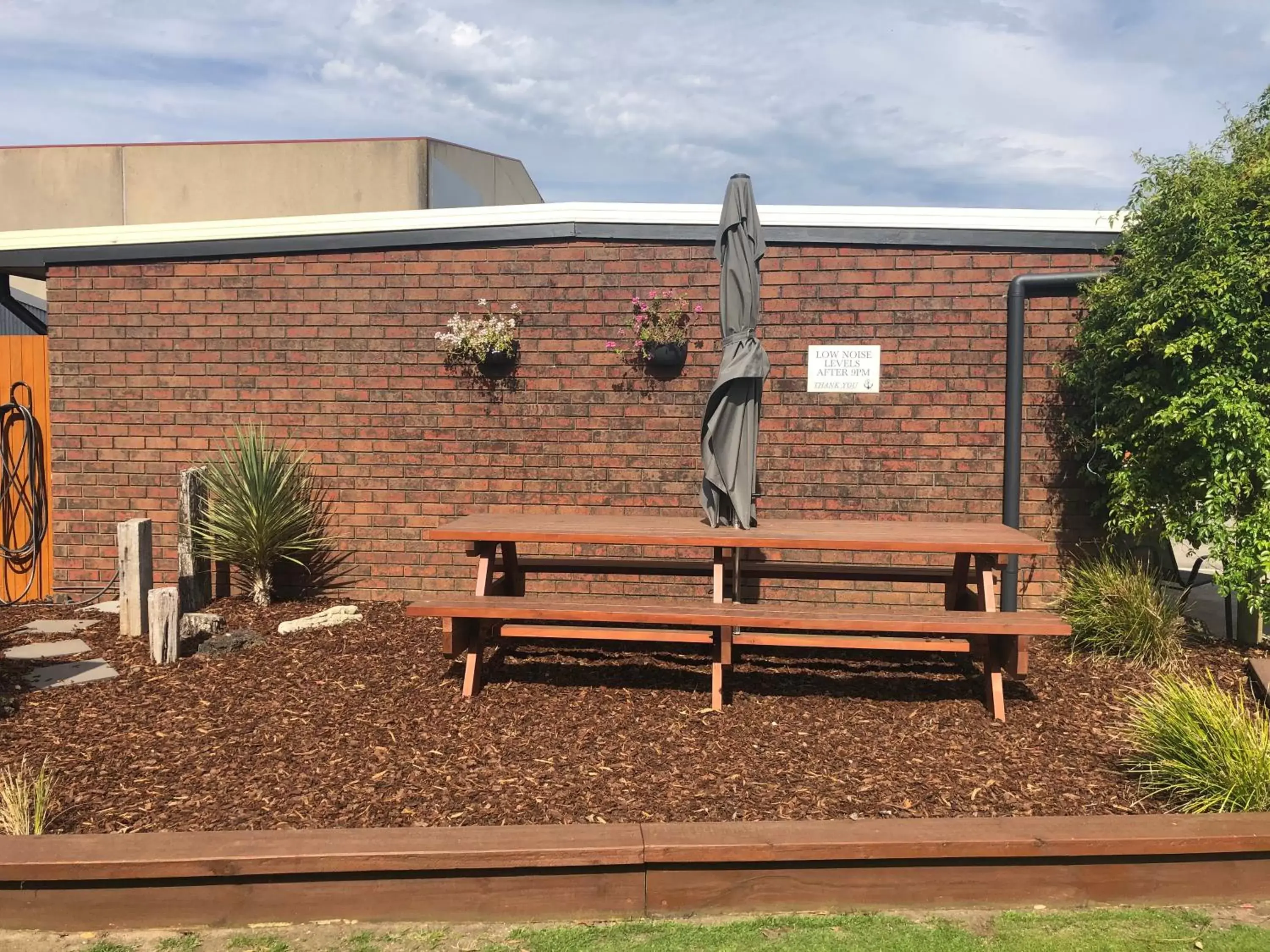 Garden in Mariner Motel