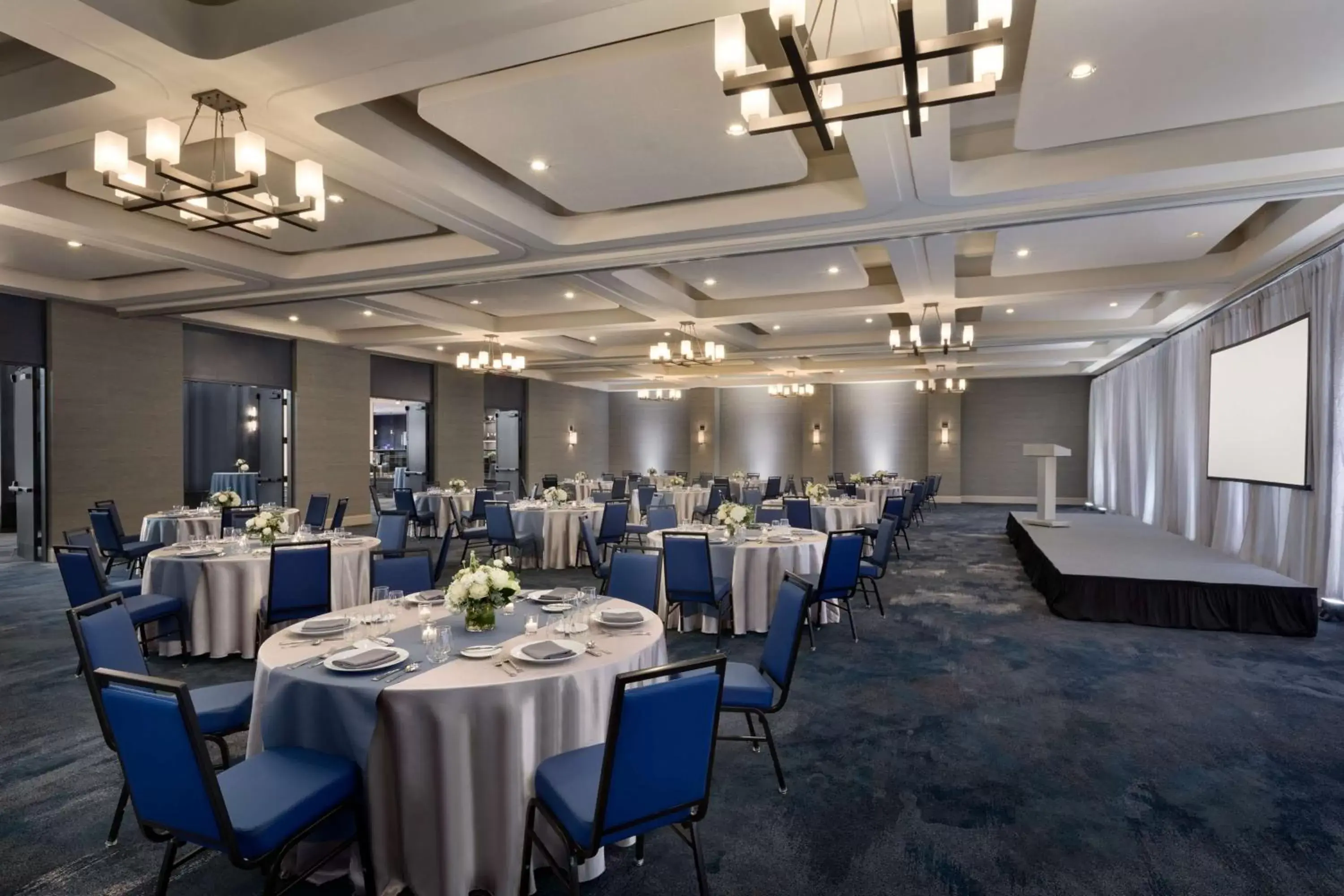 Meeting/conference room, Restaurant/Places to Eat in Hilton Burlington Lake Champlain