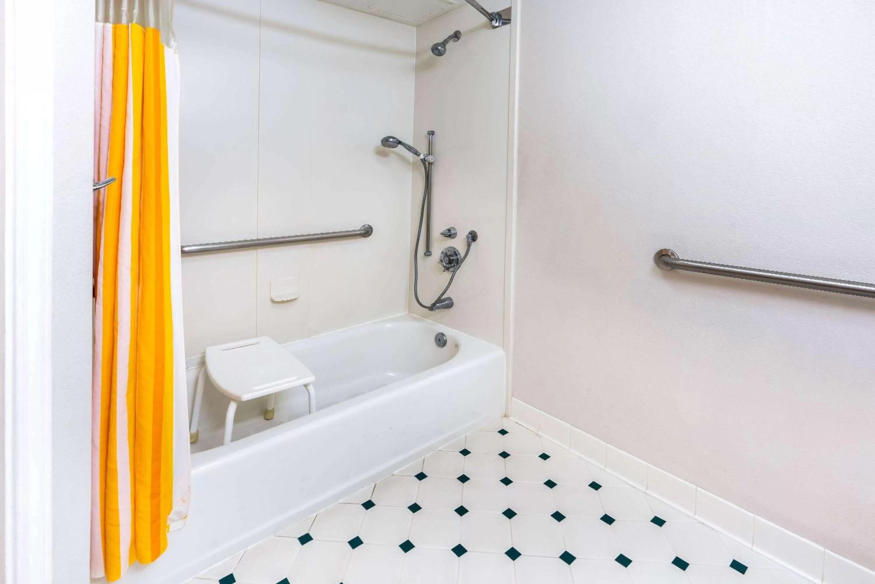 Bathroom in La Quinta by Wyndham Phoenix West Peoria