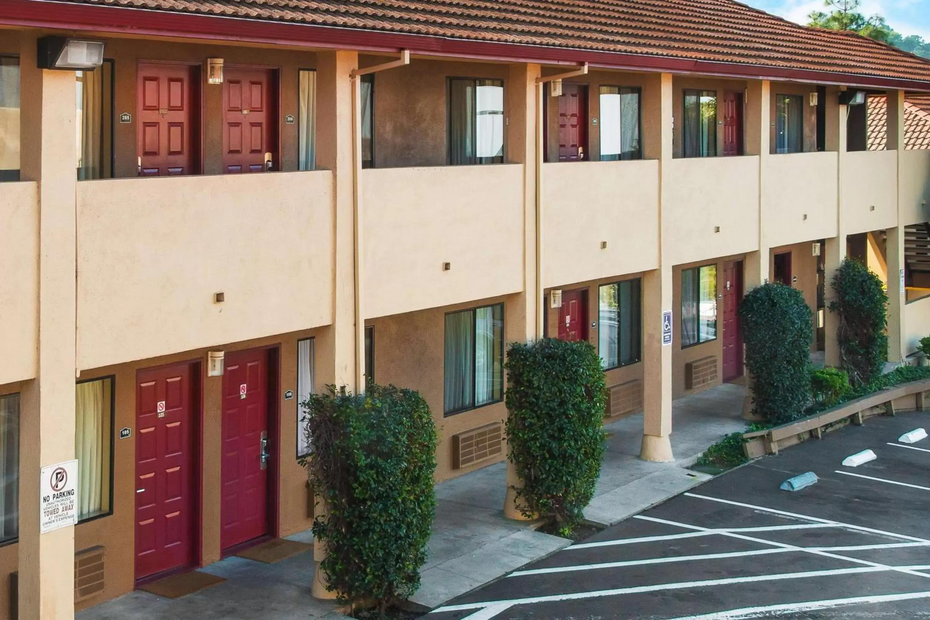 Property building in Days Inn by Wyndham Pinole Berkeley Property building in Days Inn by Wyndham Pinole Berkeley