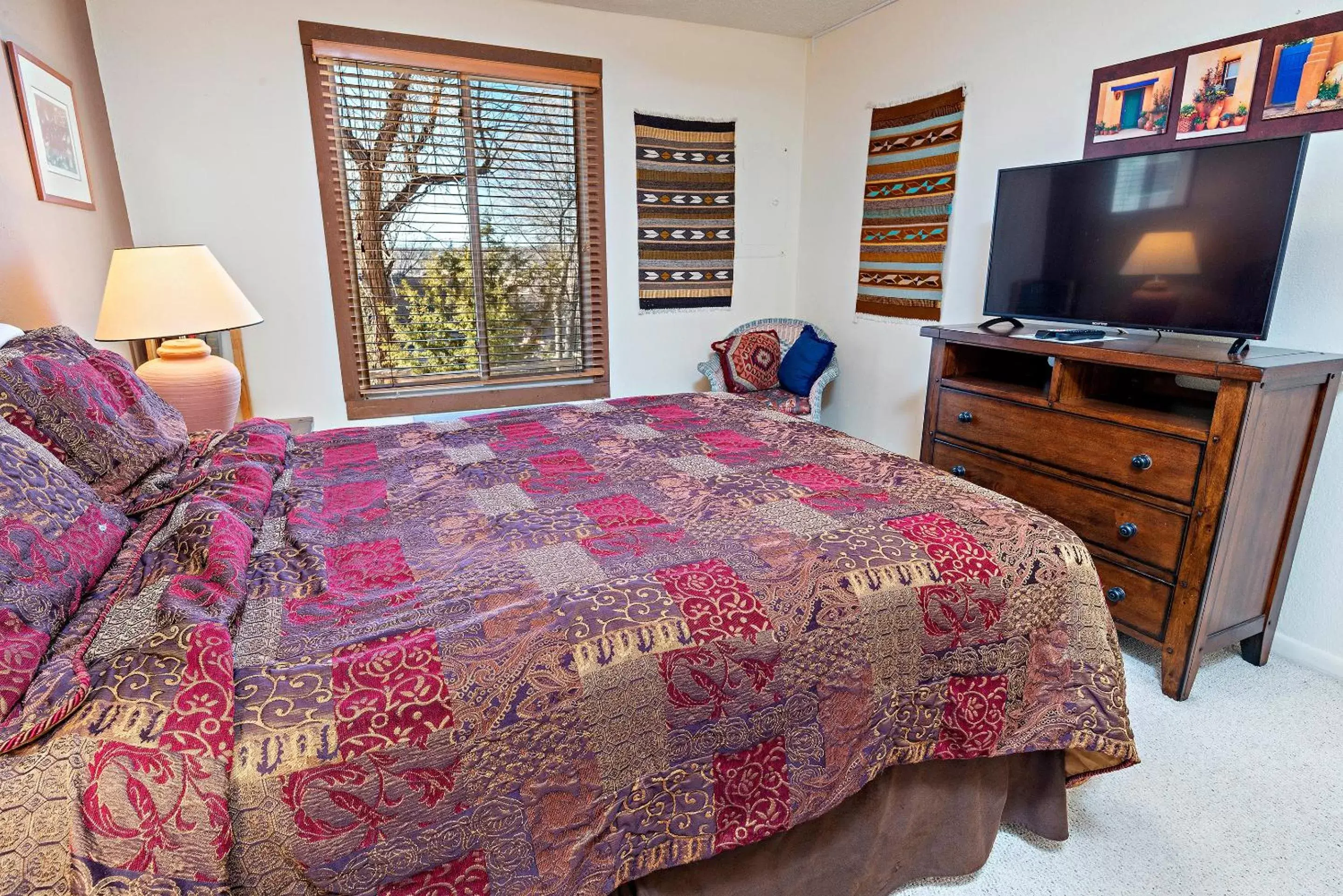 Bedroom, Bed in Fort Marcy Suites