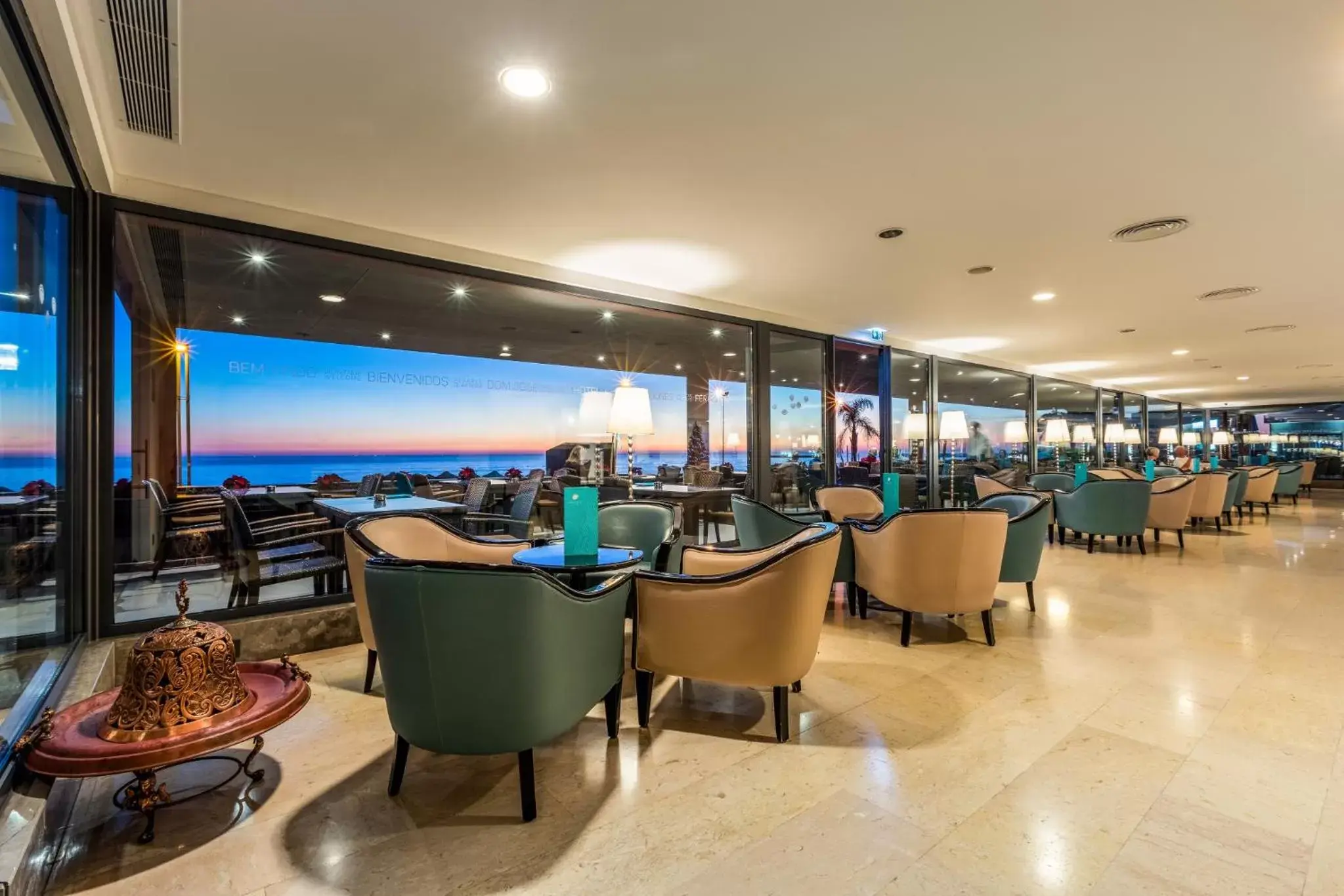 Lounge or bar, Restaurant/Places to Eat in Dom Jose Beach Hotel (Plus)