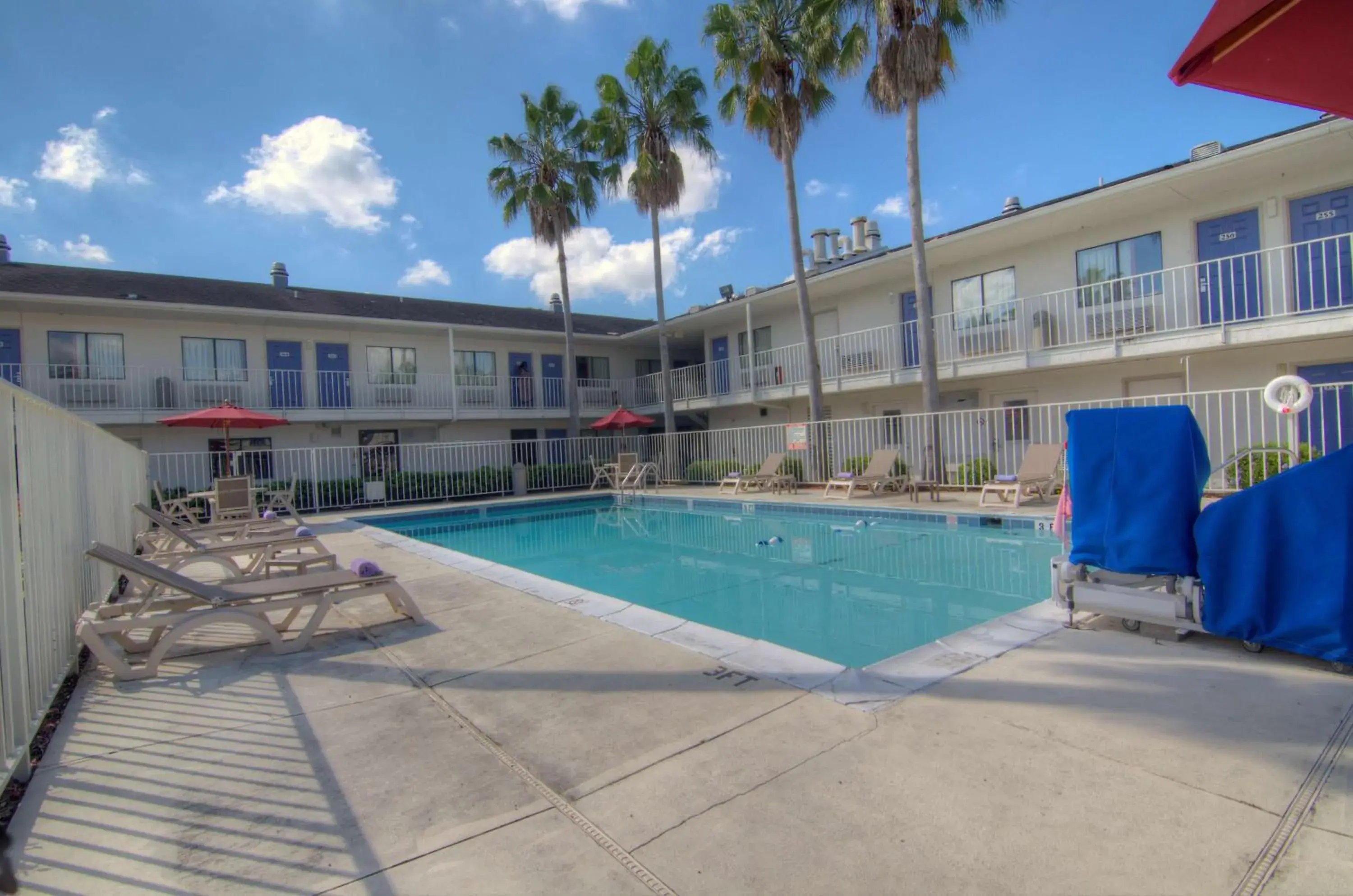 Day, Property Building in Motel 6-Orlando, FL - Winter Park