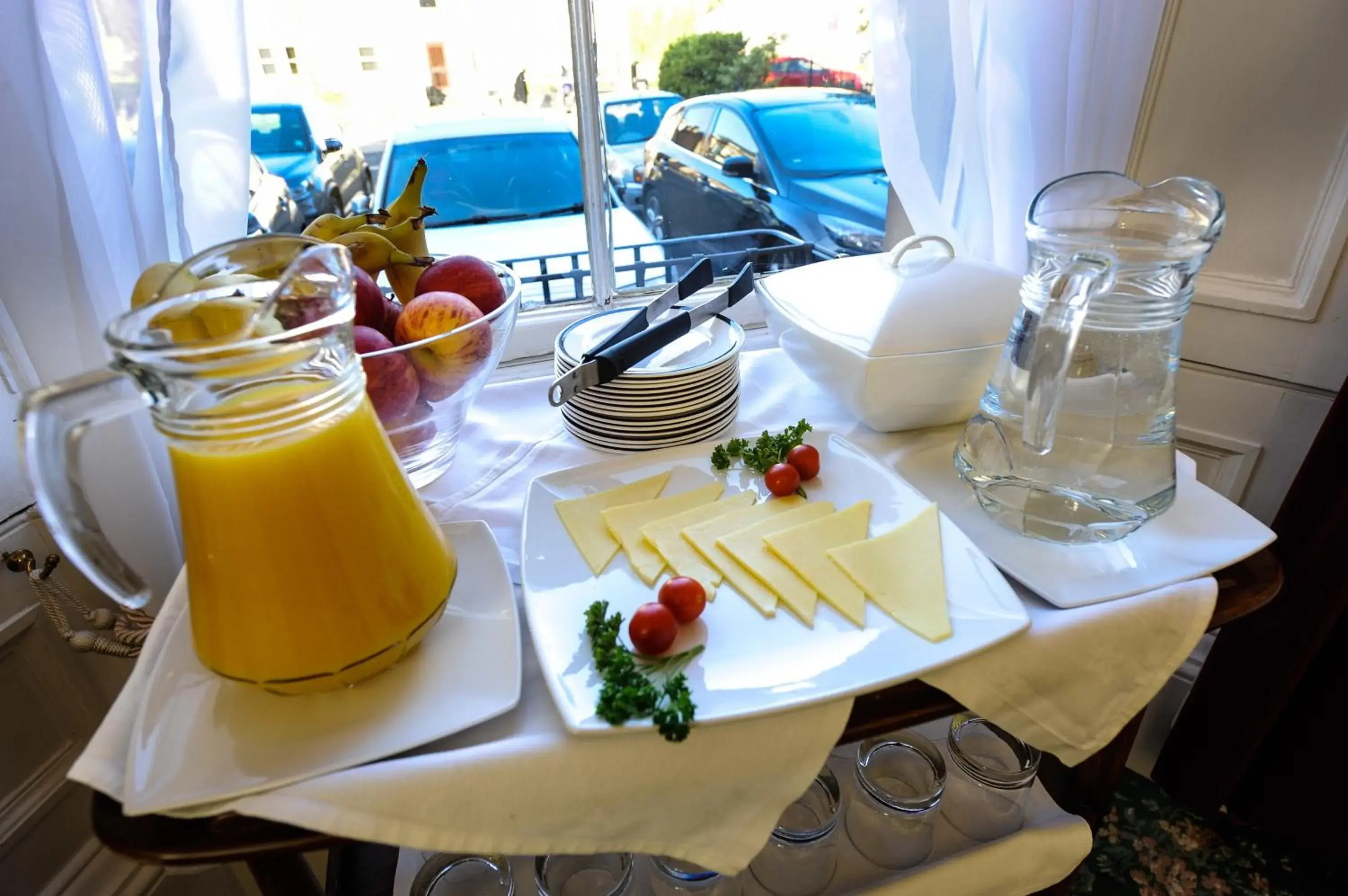 Continental breakfast, Restaurant/Places to Eat in The Ben Doran Hotel