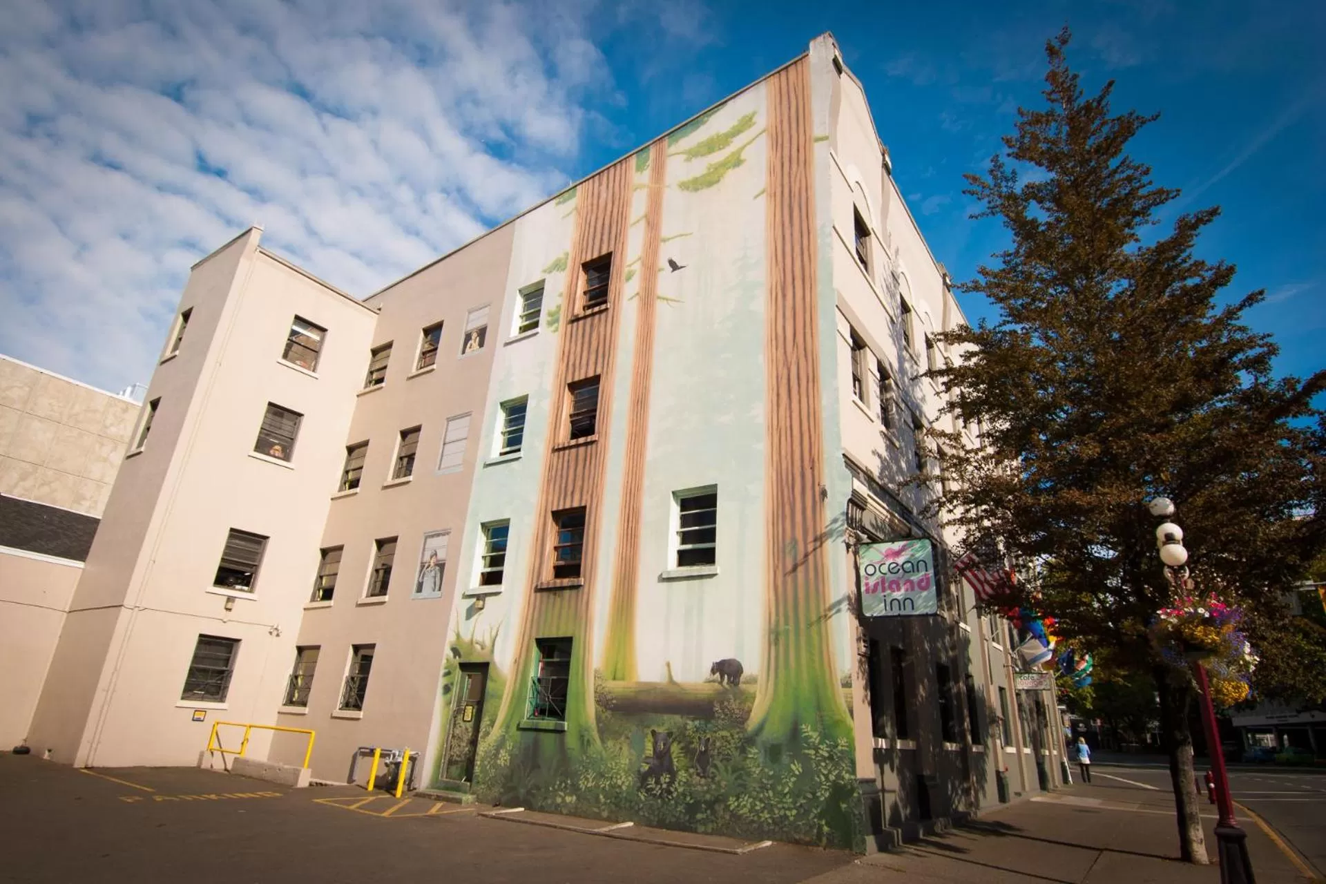 Property building in Ocean Island Inn | Backpackers | Suites