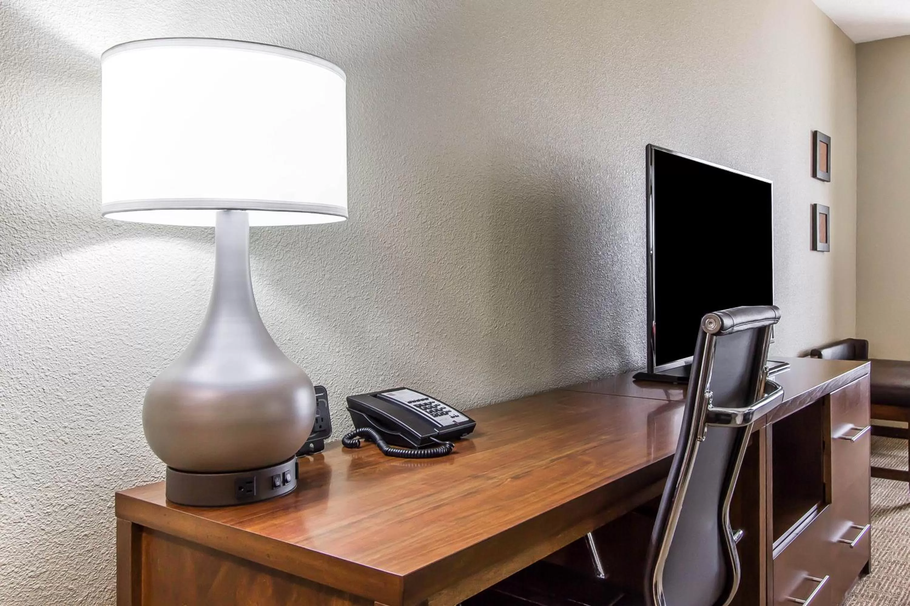 Photo of the whole room in Comfort Suites West Omaha