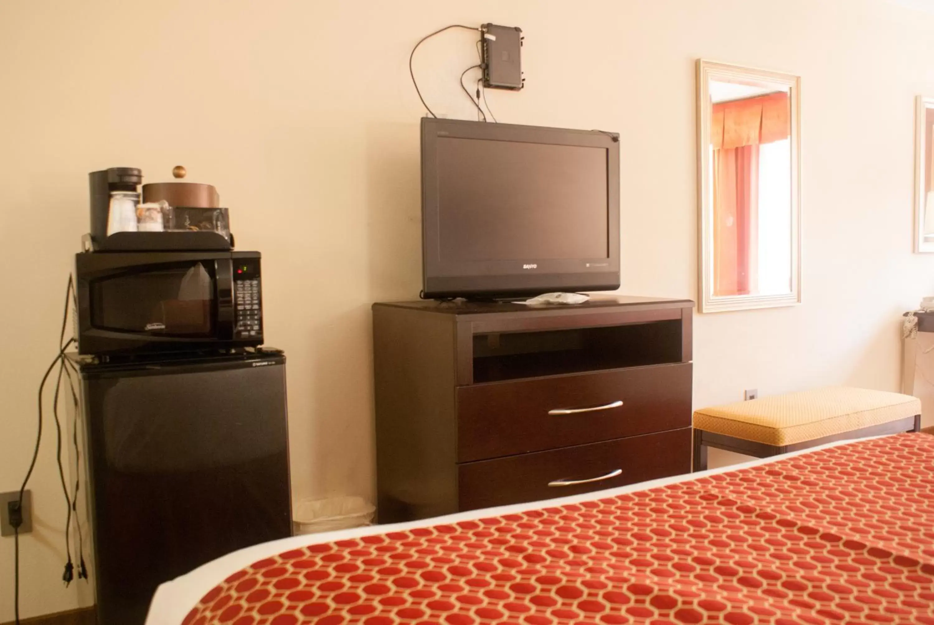 TV and multimedia, TV/Entertainment Center in Best Western Plus Cecil Field Inn & Suites