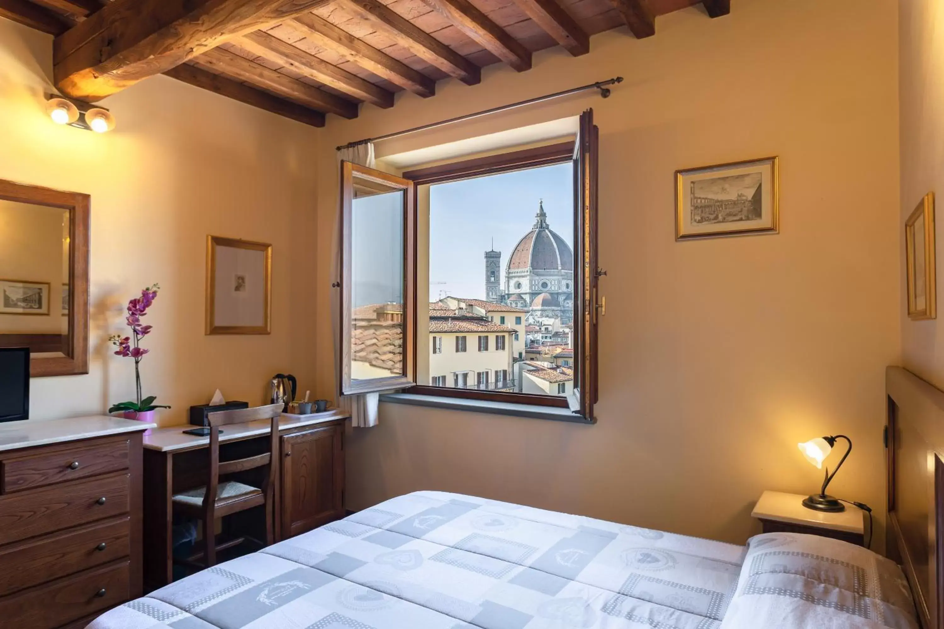 Triple Room with View in Palazzo Graziani