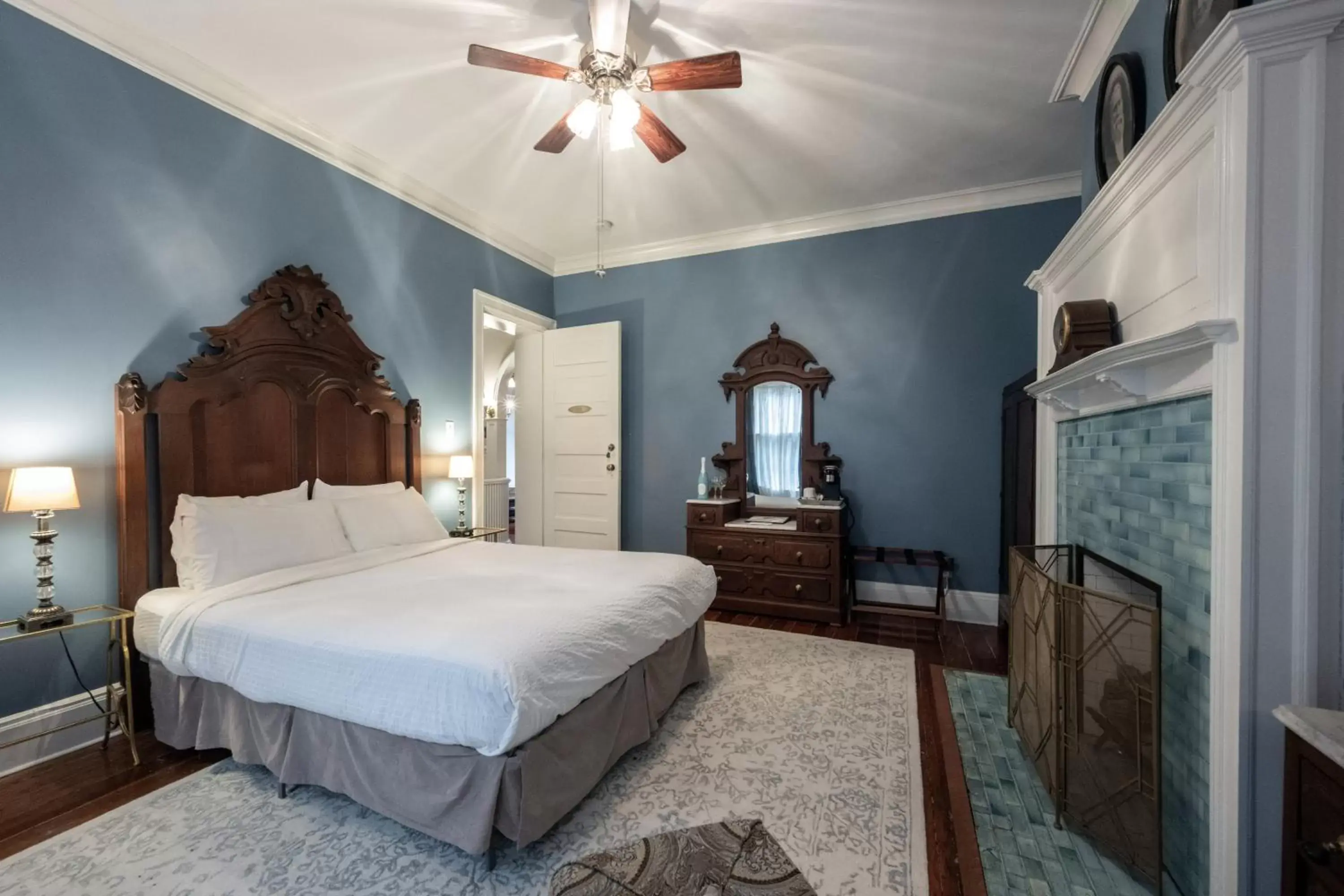 Bedroom, Bed in Stone Soup Inn