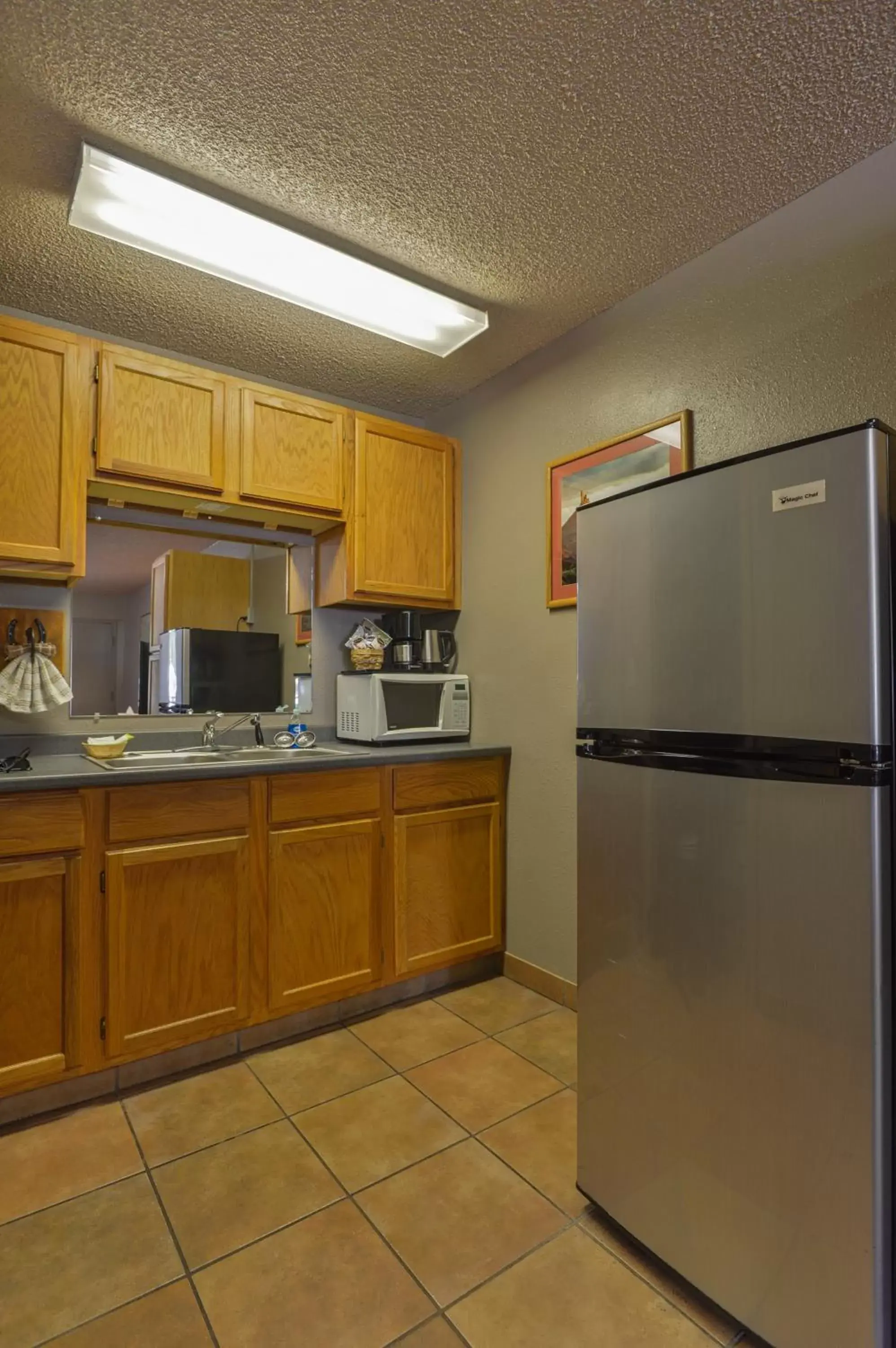 Kitchen/Kitchenette in Rustic Inn