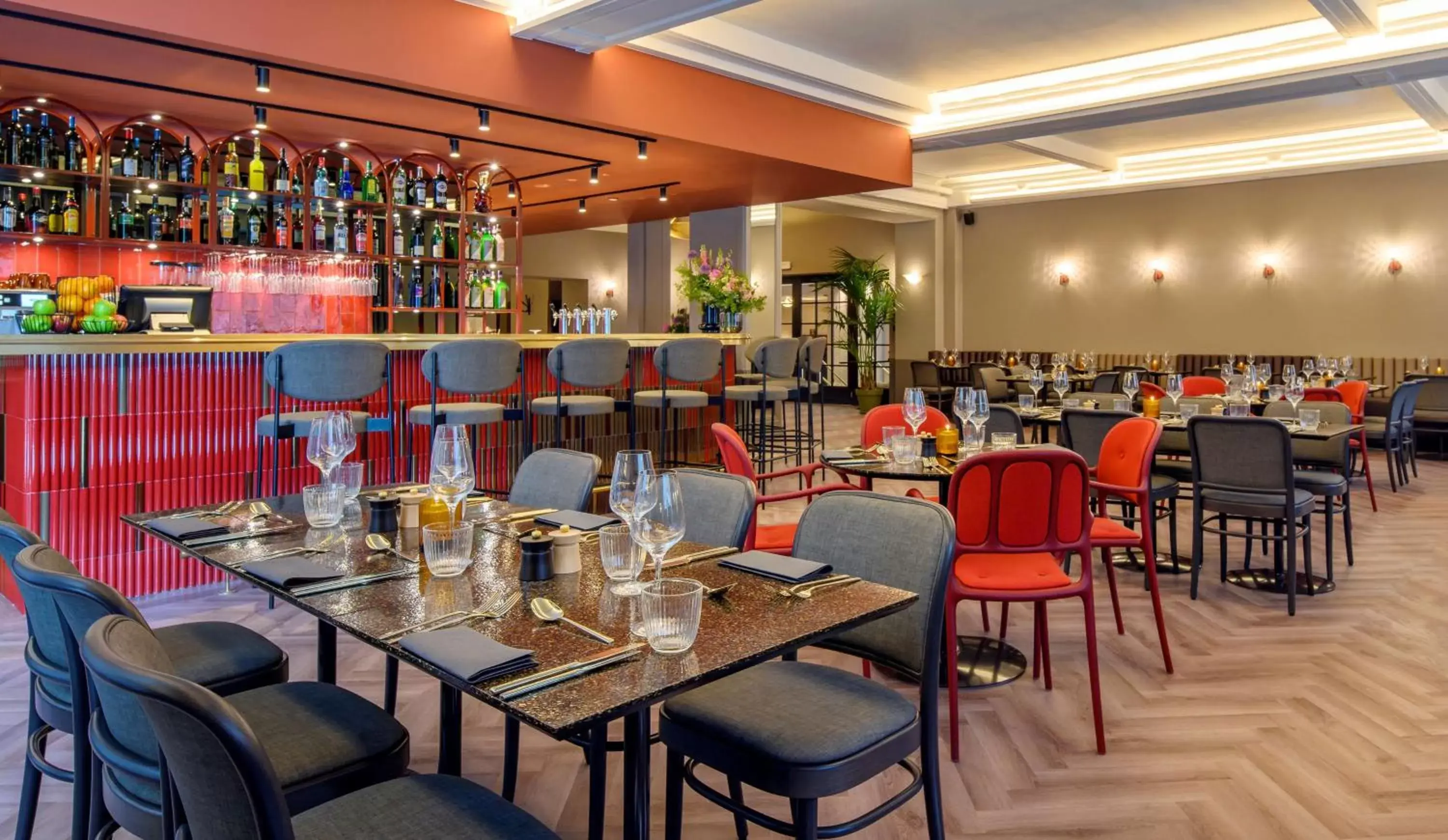 Lounge or bar, Restaurant/Places to Eat in DoubleTree By Hilton Brussels City