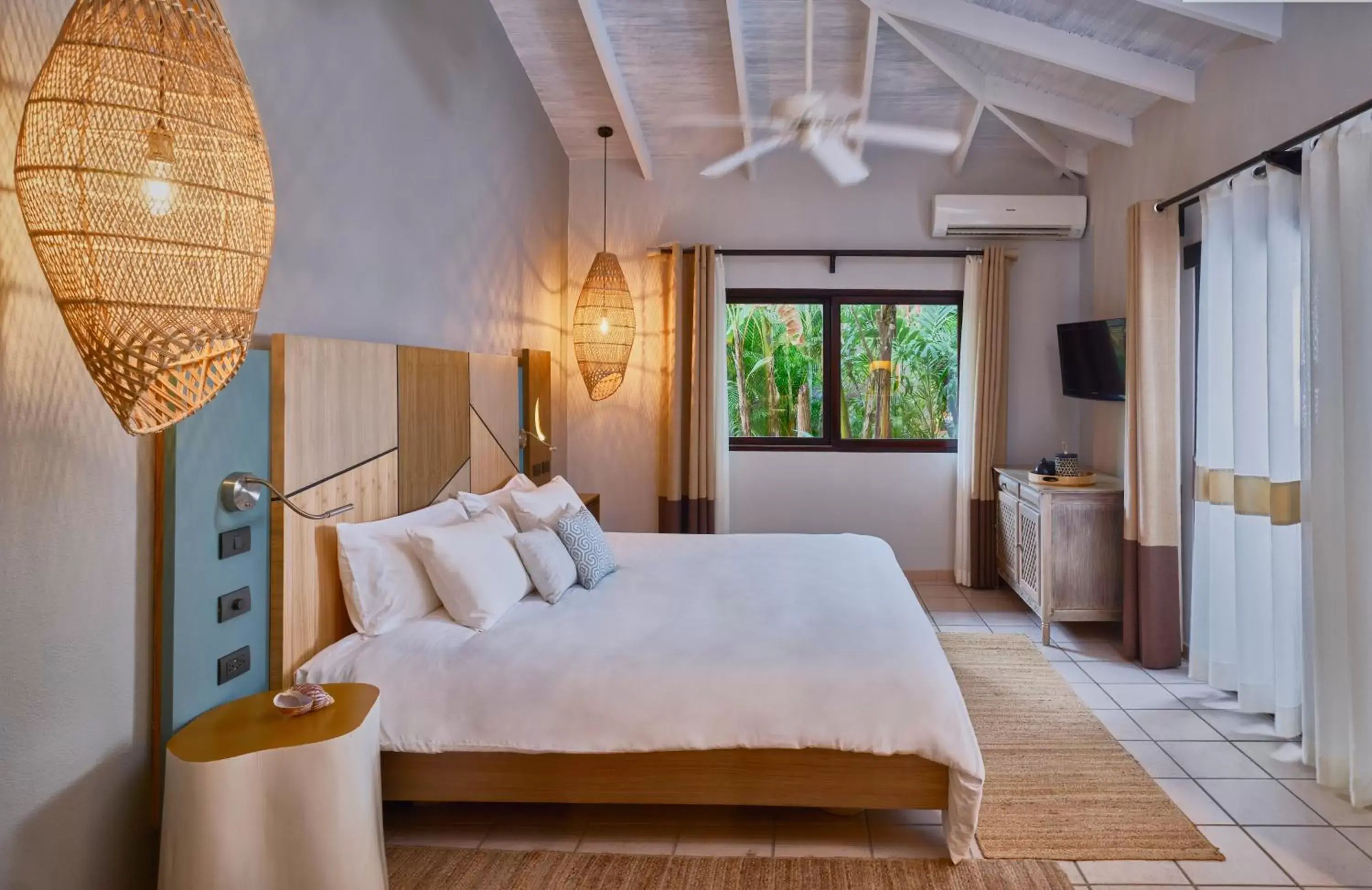 Bedroom, Bed in Cala Luna Boutique Hotel & Villas