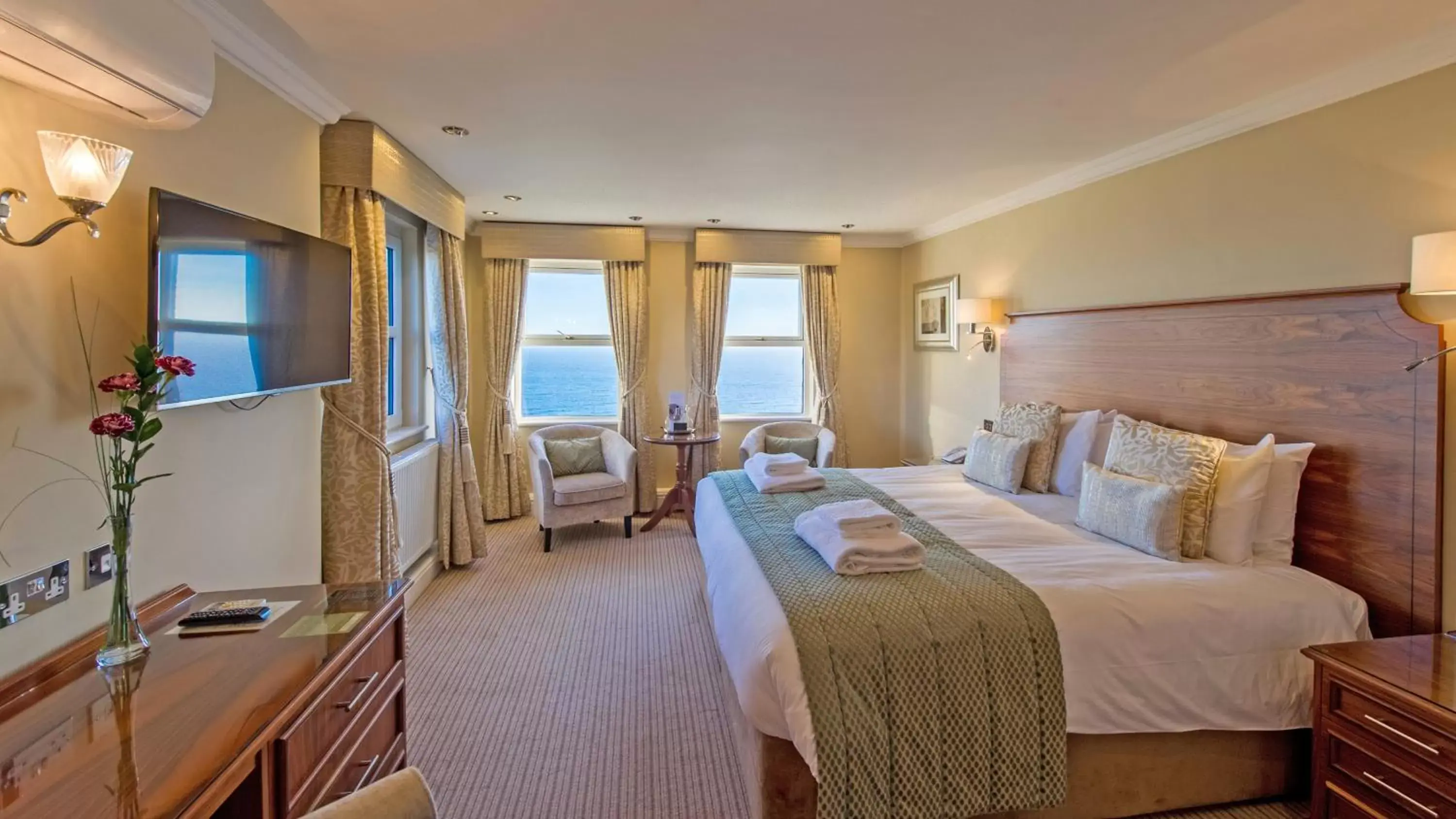 Bed in The Carlyon Bay Hotel and Spa