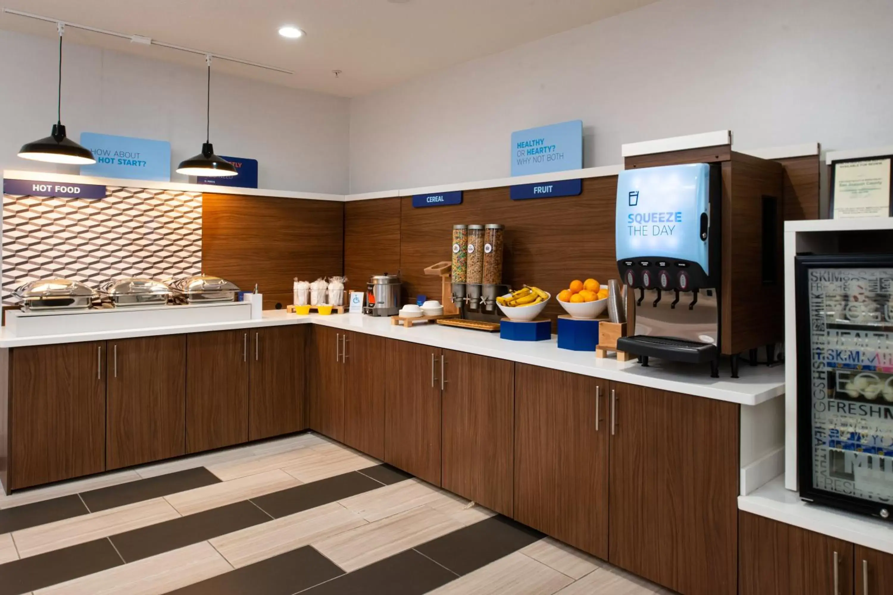 Breakfast, Kitchen/Kitchenette in Holiday Inn Express Lodi, an IHG Hotel