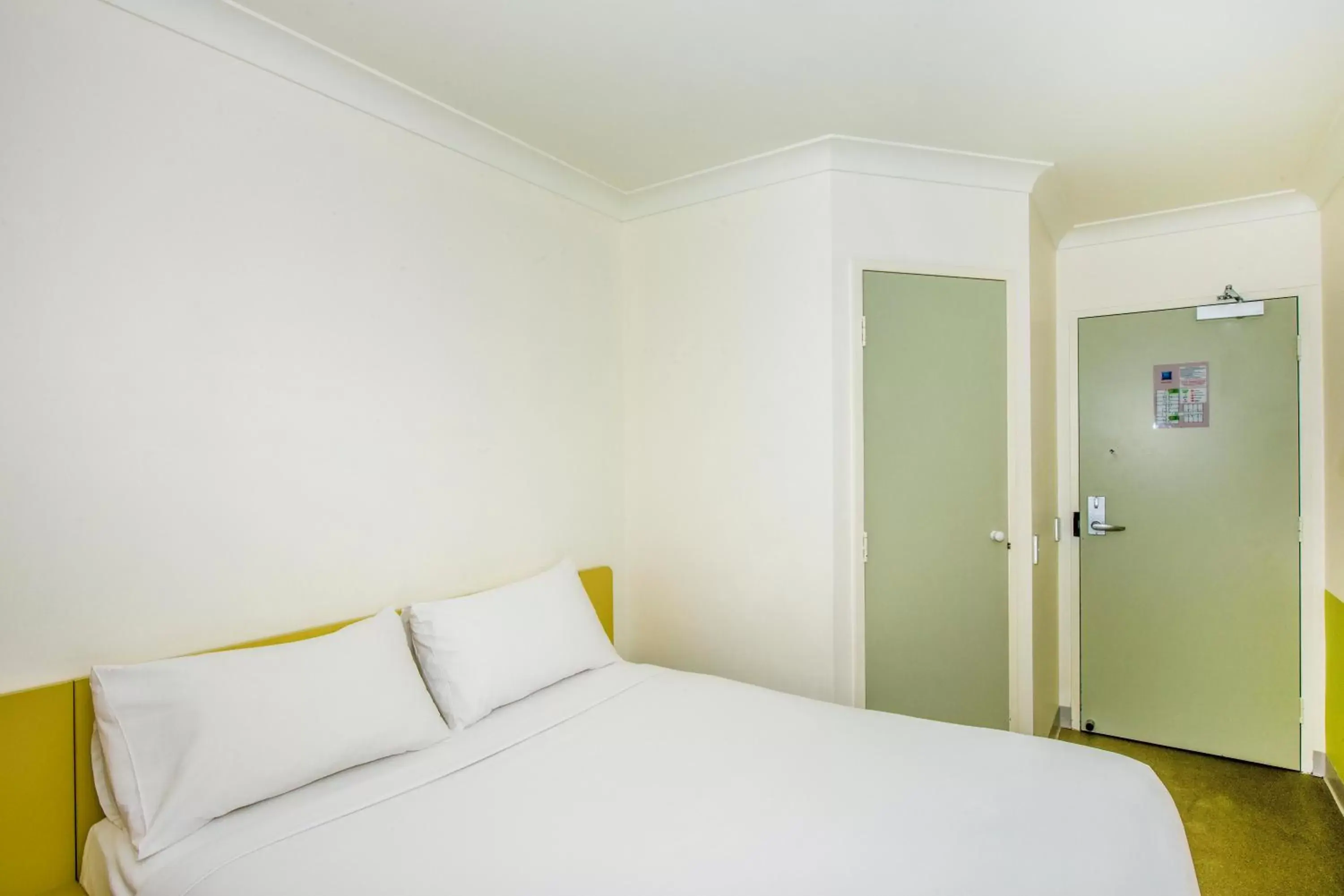 Photo of the whole room, Room Photo in ibis budget Windsor Brisbane