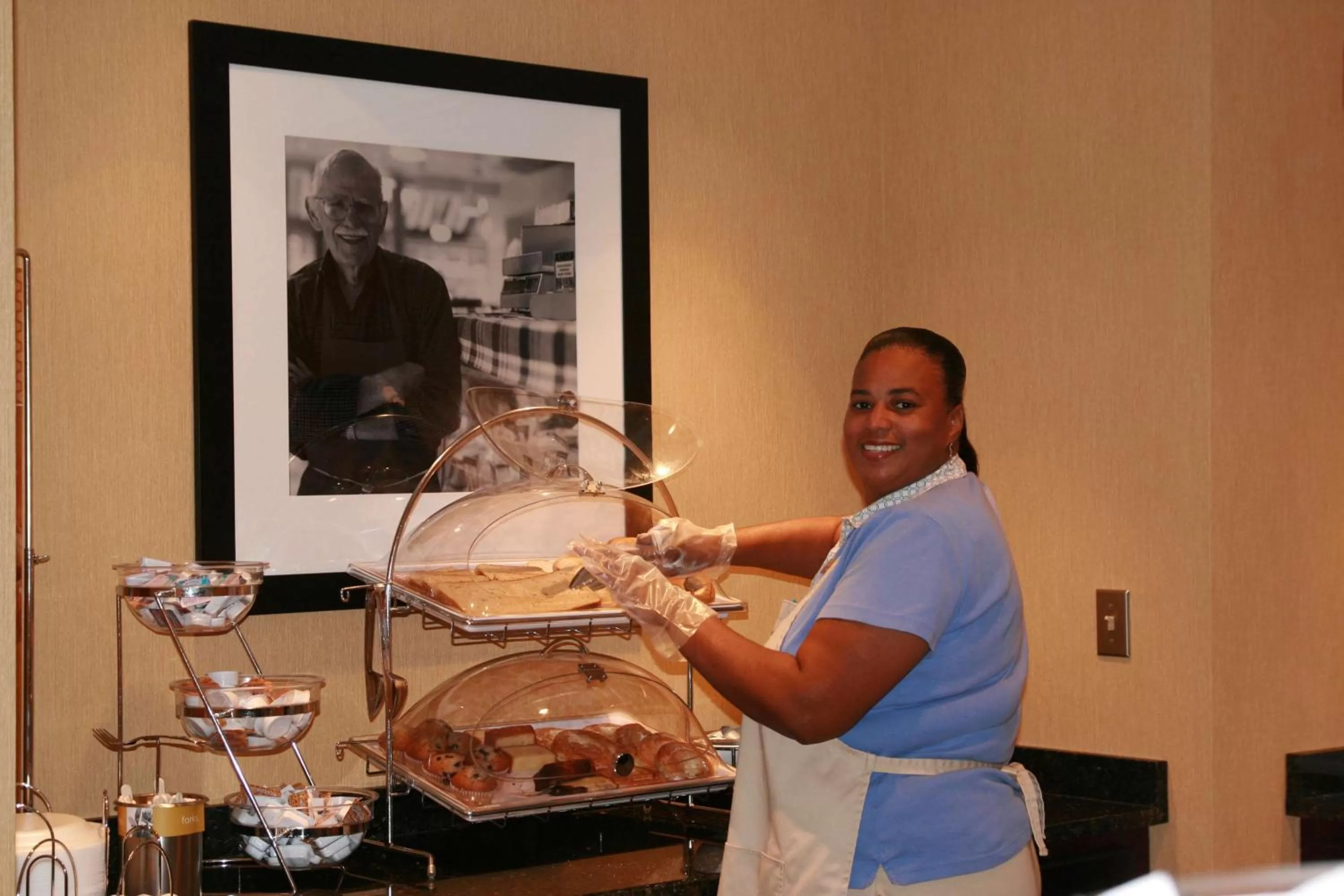 Dining area in Hampton Inn Jackson-College Avenue