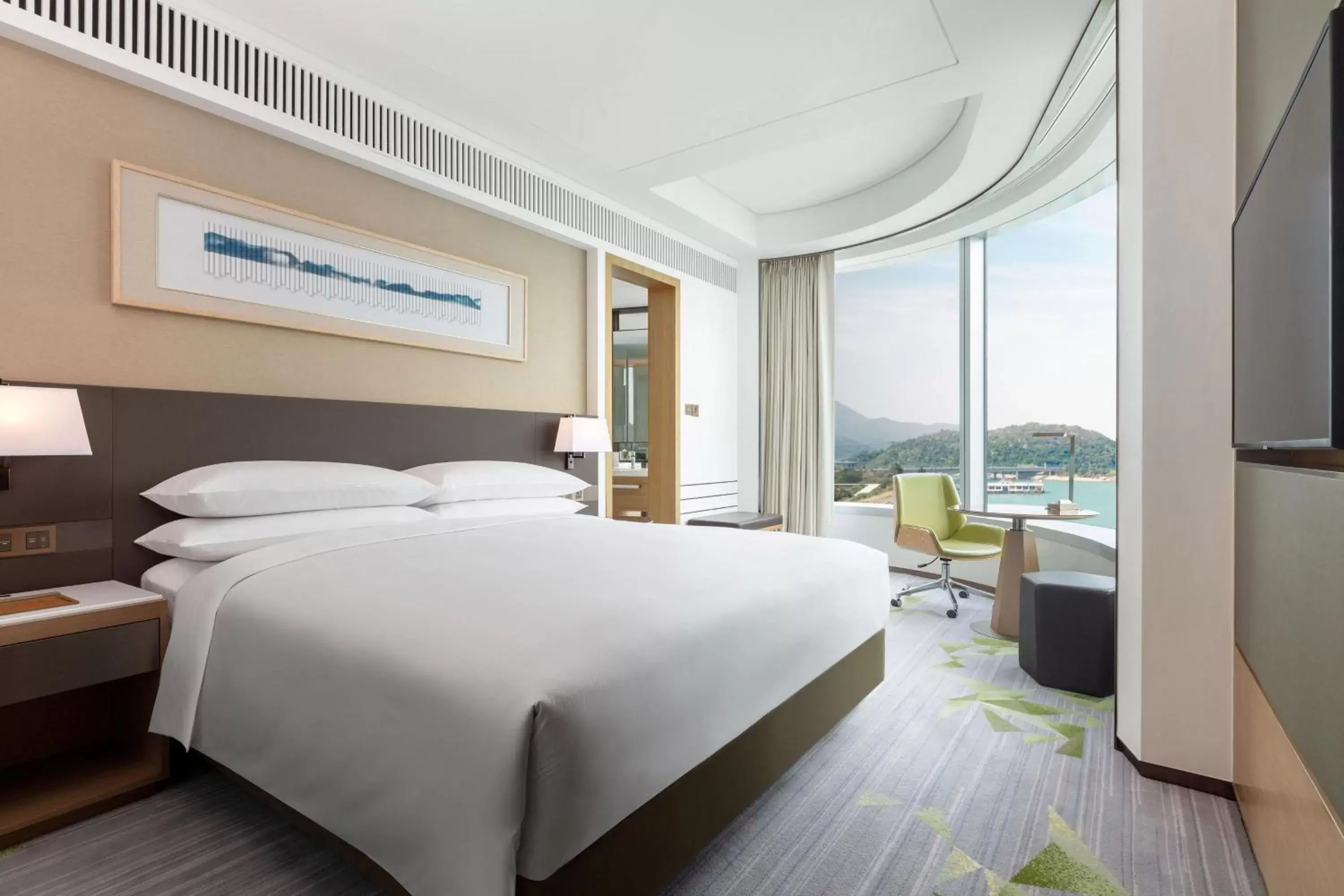 Photo of the whole room, Bed in Sheraton Hong Kong Tung Chung Hotel
