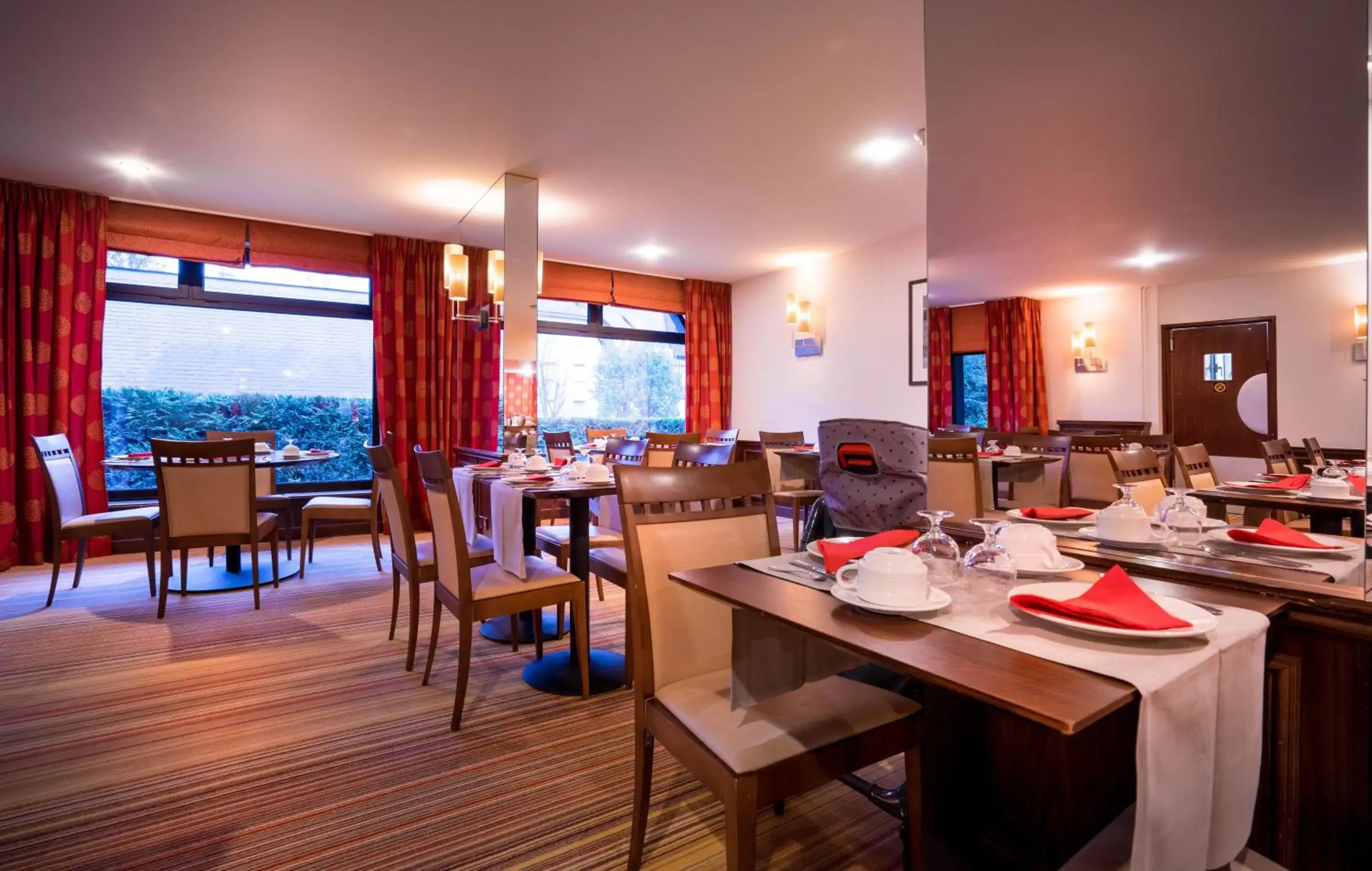 Restaurant/Places to Eat in Best Western Plus Hostellerie Du Vallon