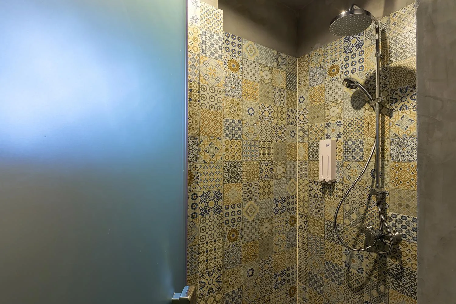 Shower in iSanook Hostel