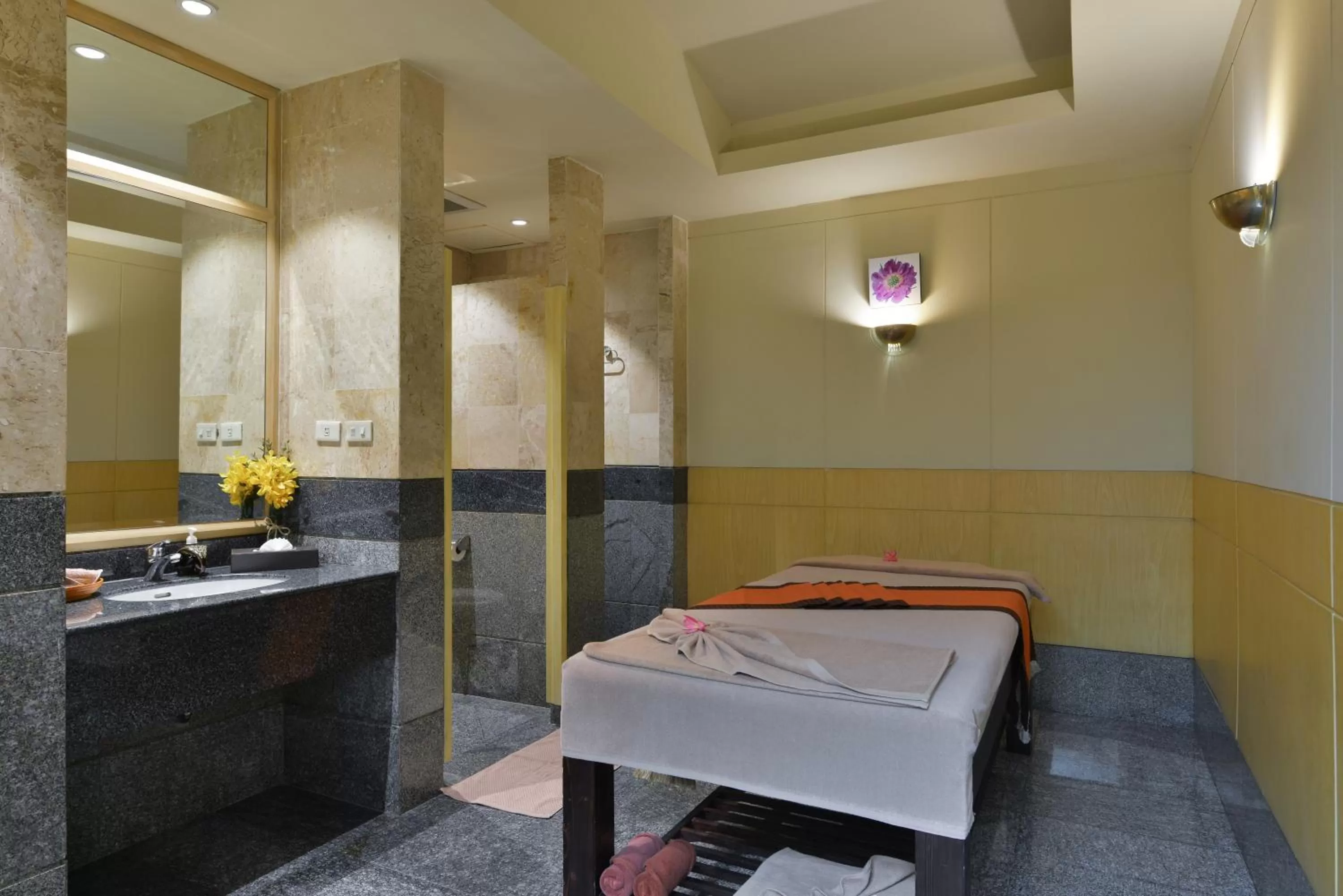 Spa and wellness centre/facilities in Miracle Grand Convention Hotel