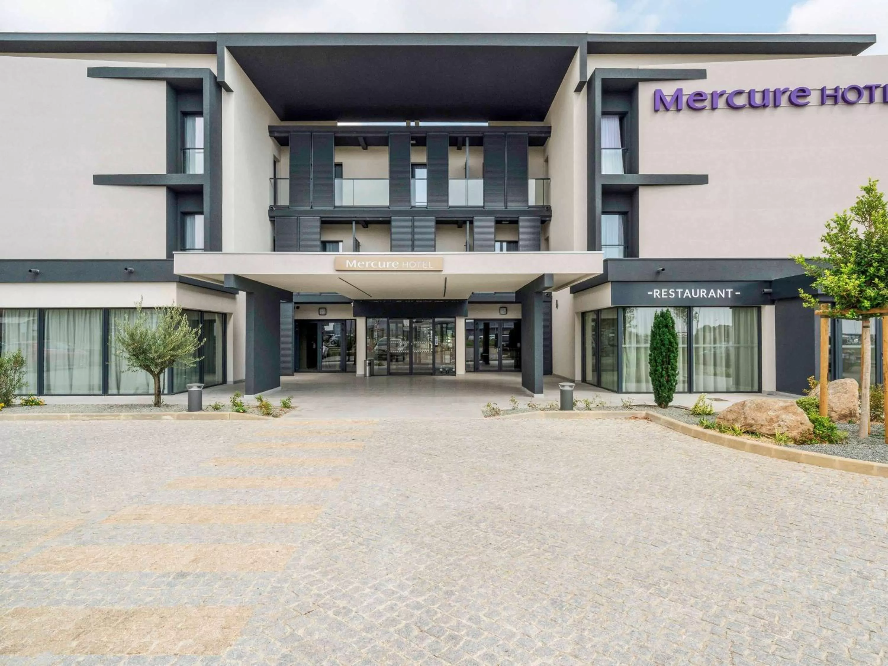 Property building in Mercure Hotel & Spa Bastia Biguglia