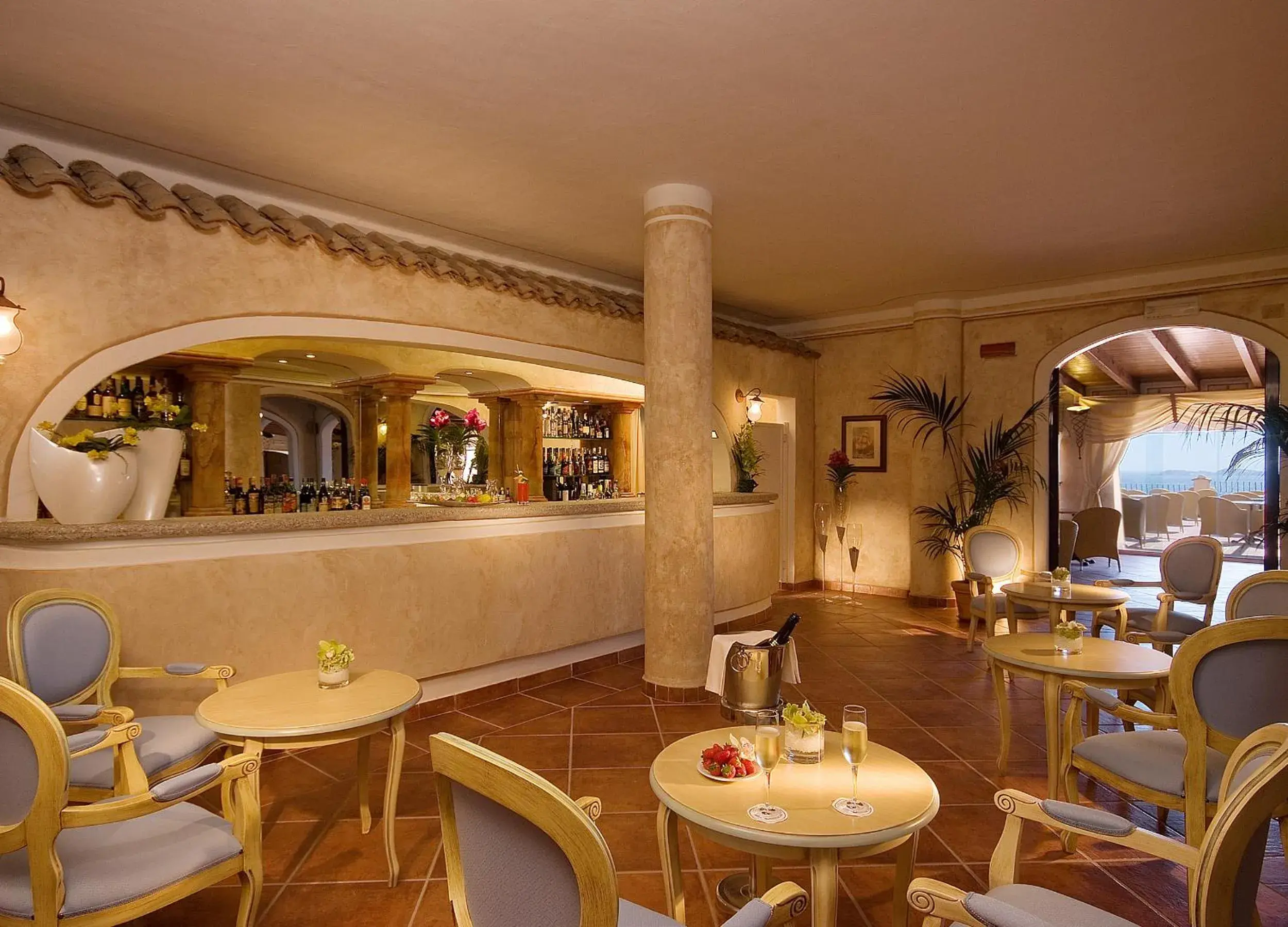 Lounge or bar, Restaurant/Places to Eat in Colonna Resort