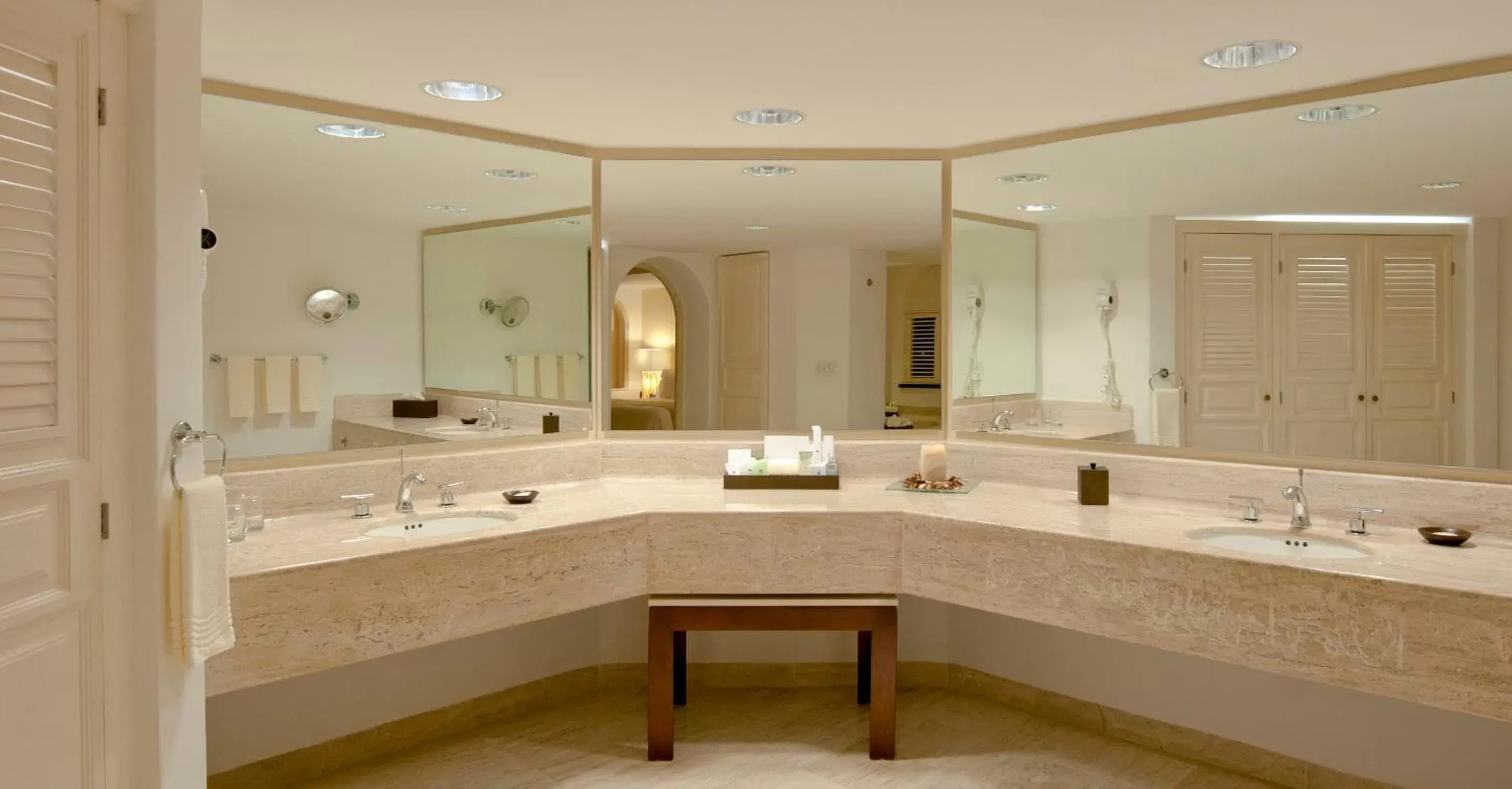 Photo of the whole room, Bathroom in Grand Fiesta Americana Coral Beach Cancun - All Inclusive