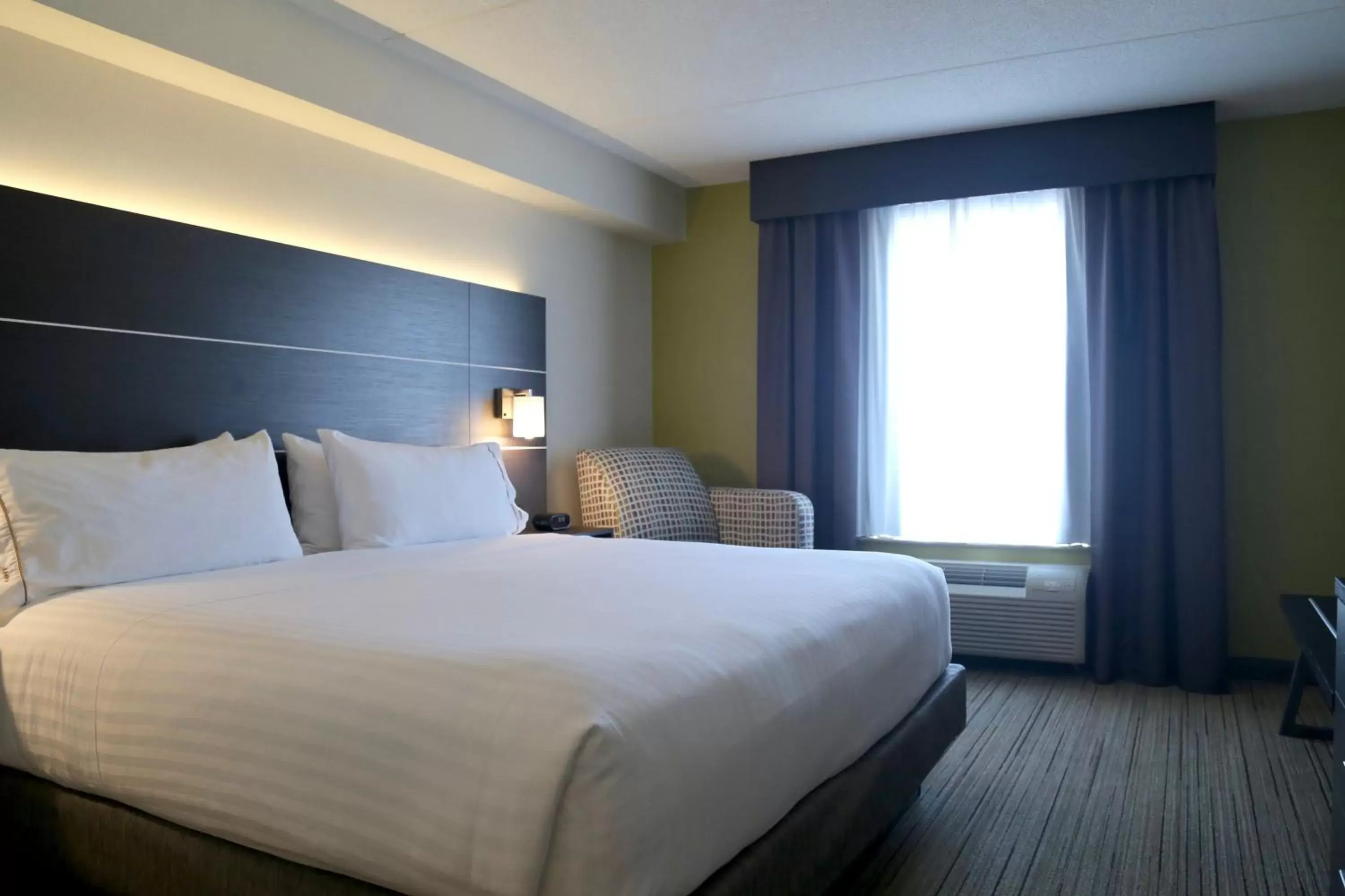 Bed in Holiday Inn Express Brampton, an IHG Hotel
