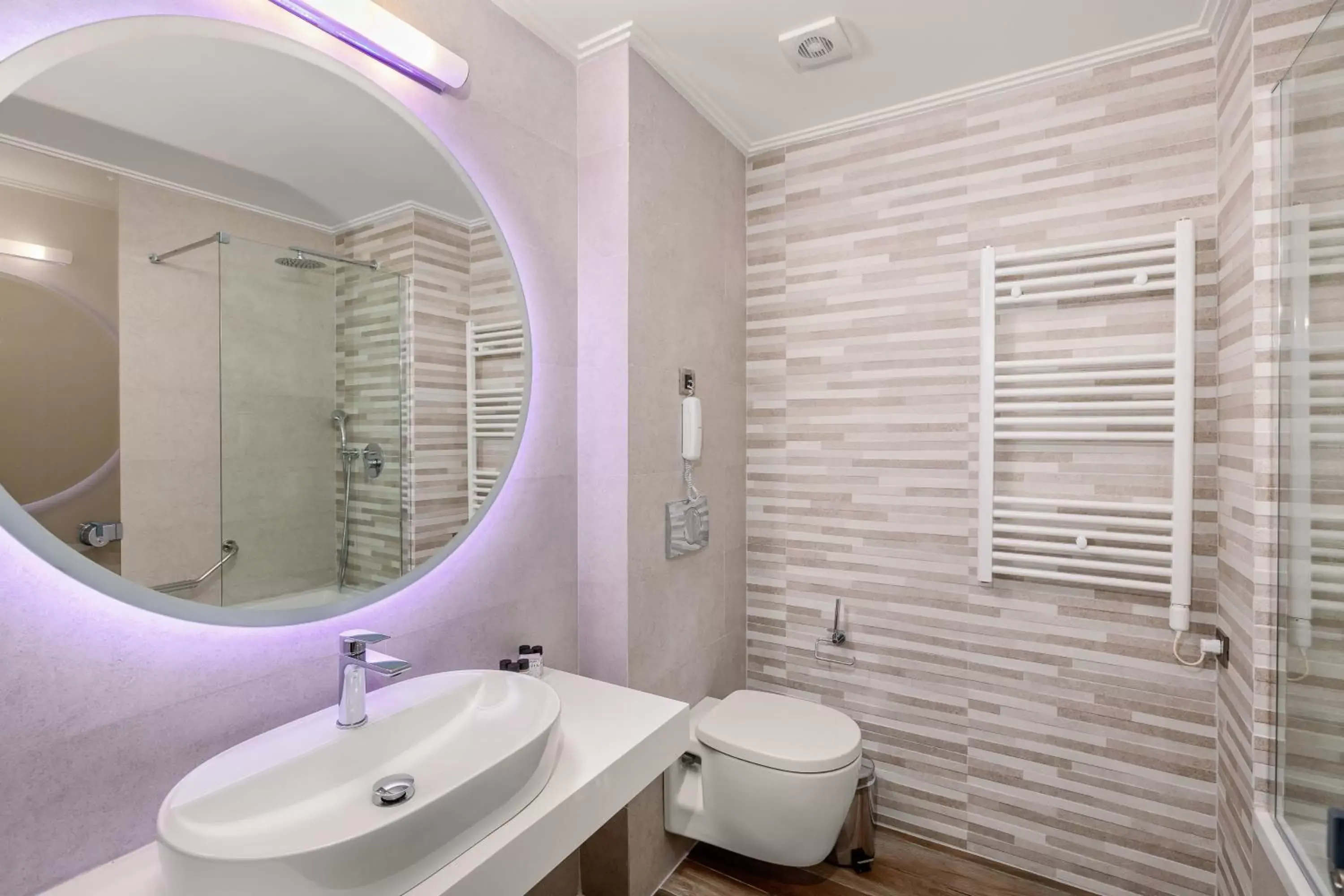 Bathroom in Akti Taygetos - Conference Resort