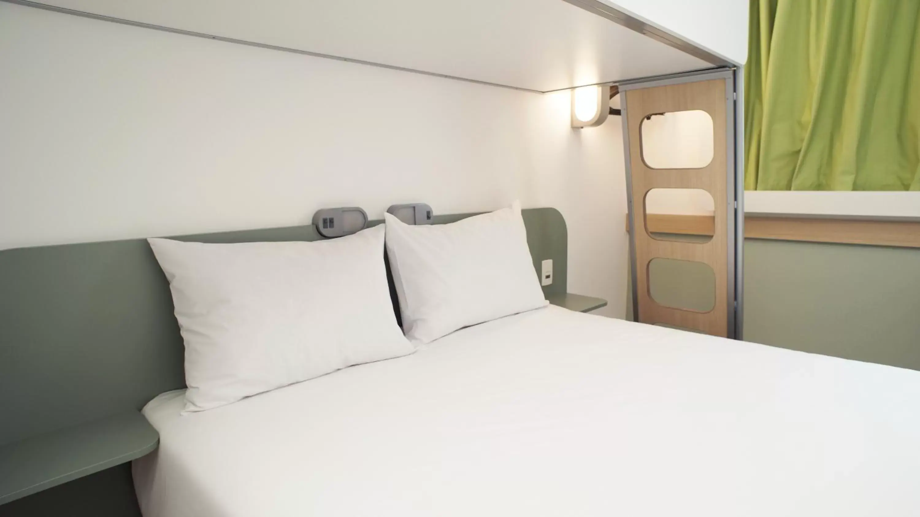 Bedroom, Bed in ibis budget Osasco Bedroom, Bed in ibis budget Osasco