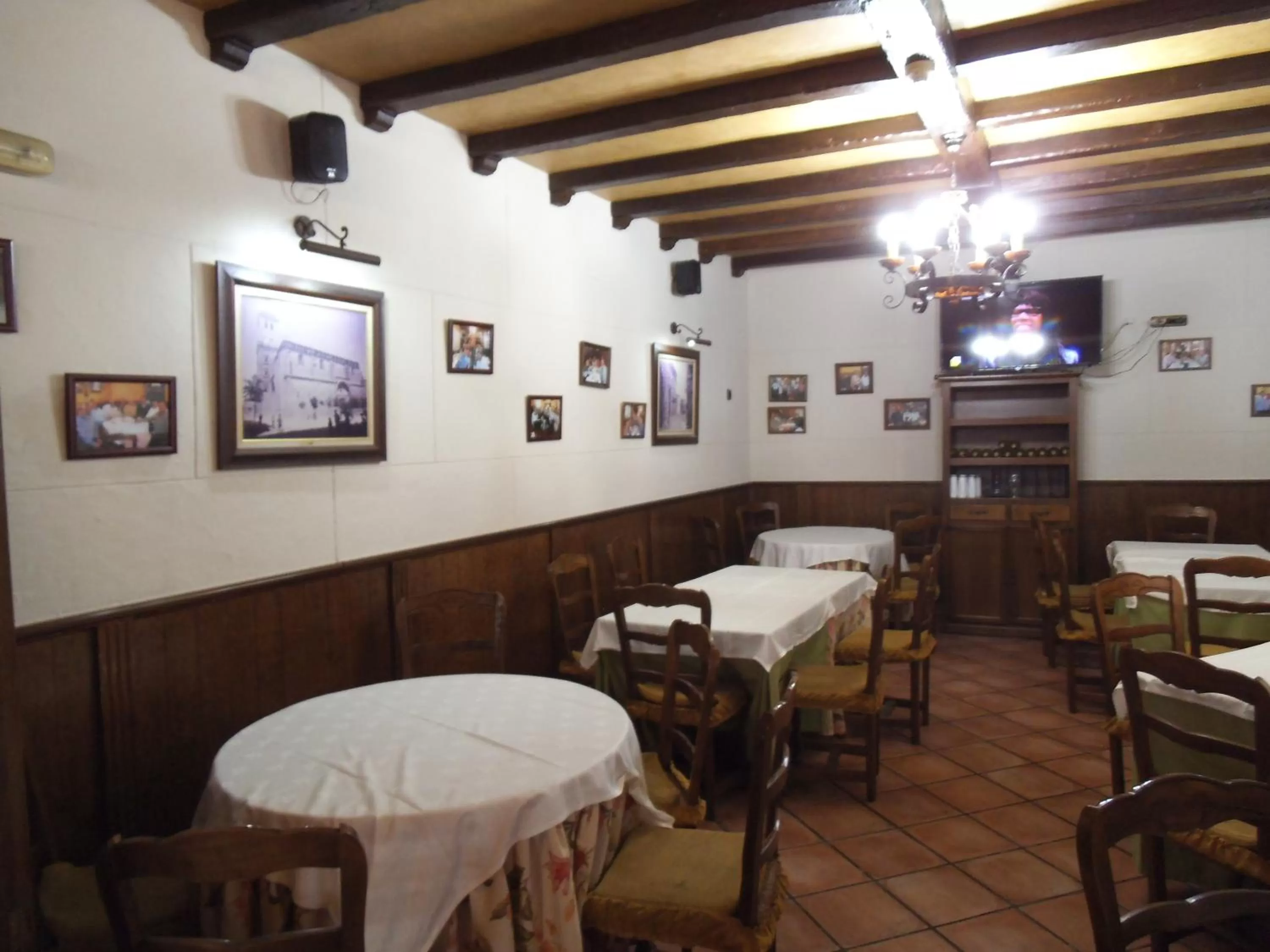 Restaurant/Places to Eat in Hostal Los Galgos