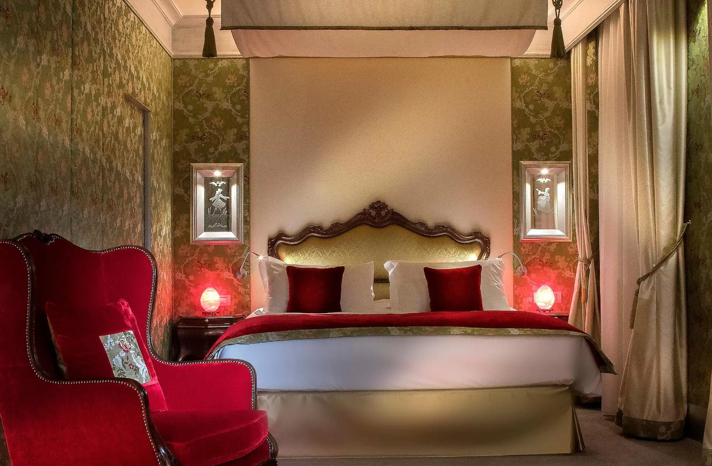 Photo of the whole room, Bed in Papadopoli Hotel Venezia - MGallery Collection