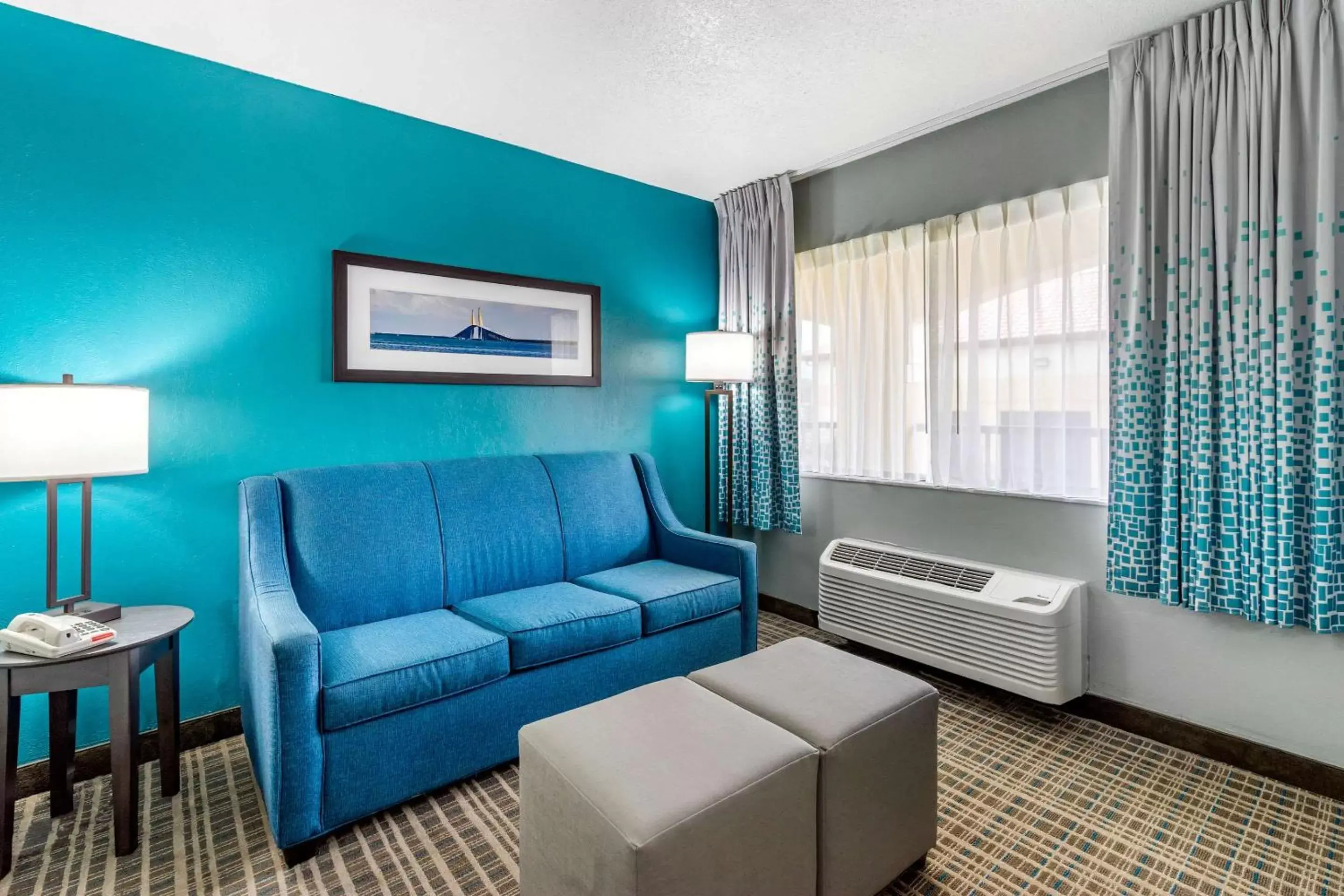 Photo of the whole room, Seating Area in Comfort Inn Sun City Center-Tampa South
