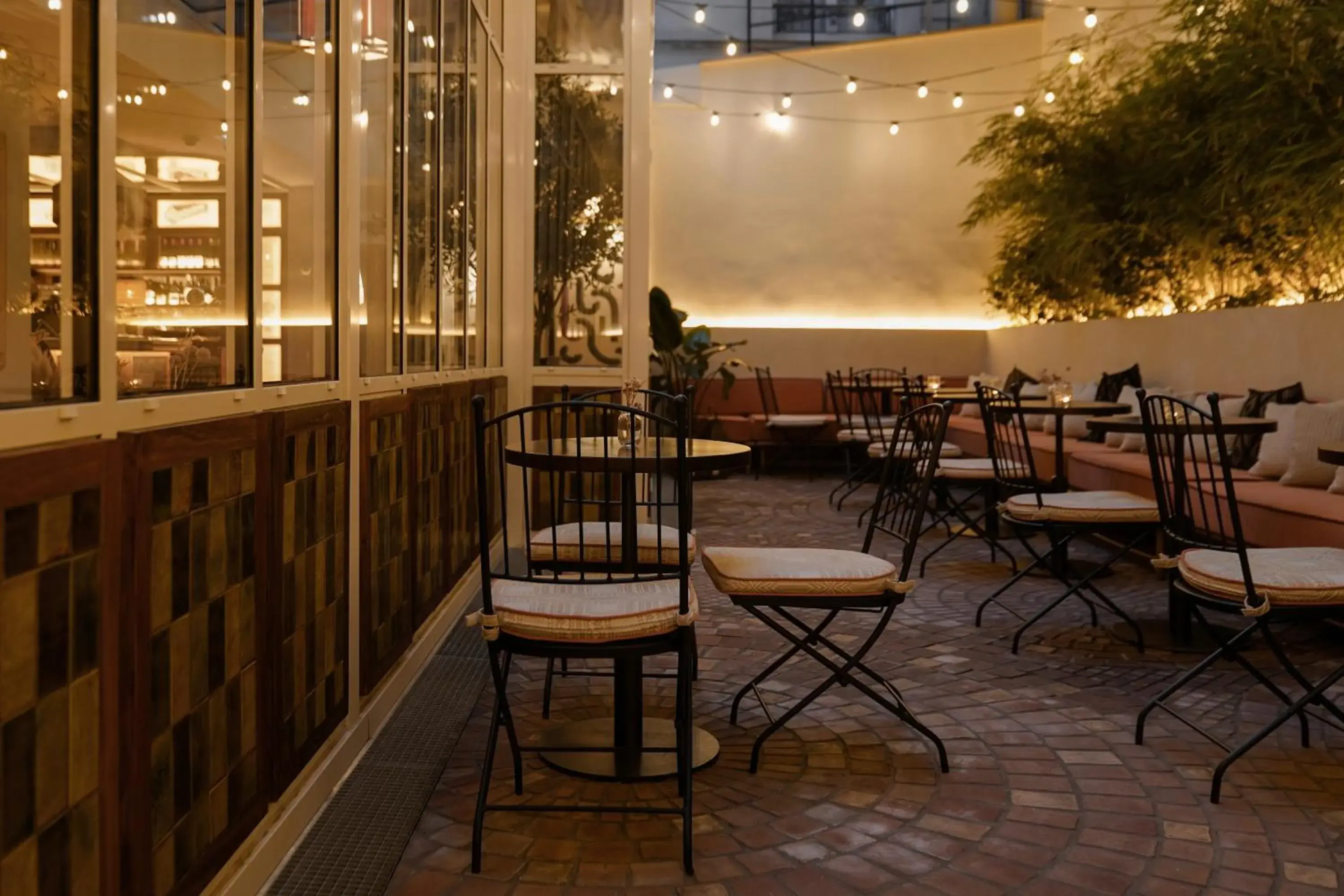 Patio, Restaurant/Places to Eat in Hotel Pulitzer Paris