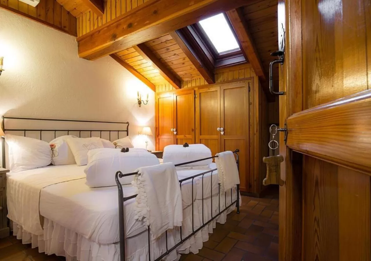 Photo of the whole room, Bed in Le Coeur du Pont