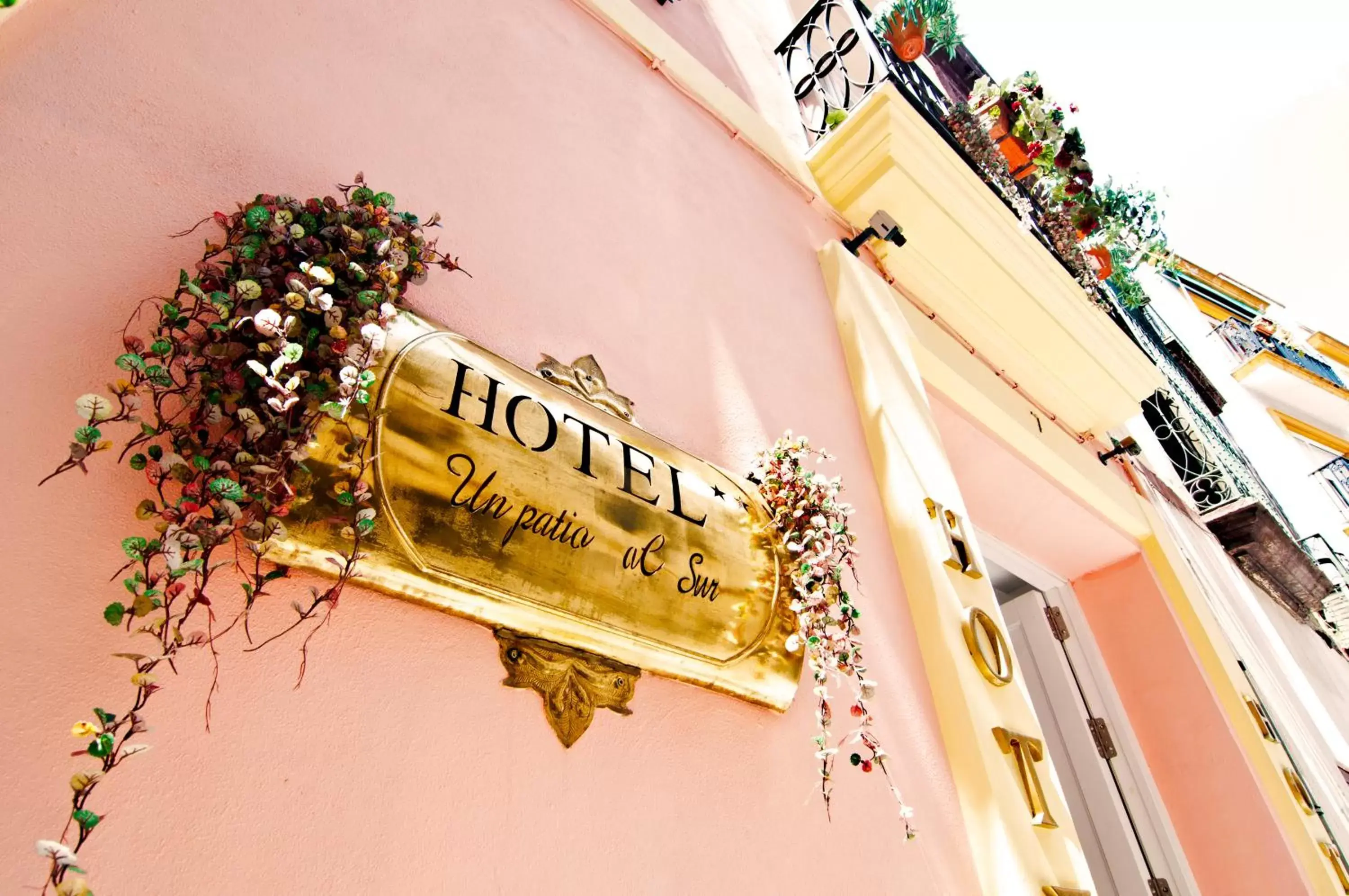 Decorative detail, Property Logo/Sign in Un Patio al Sur