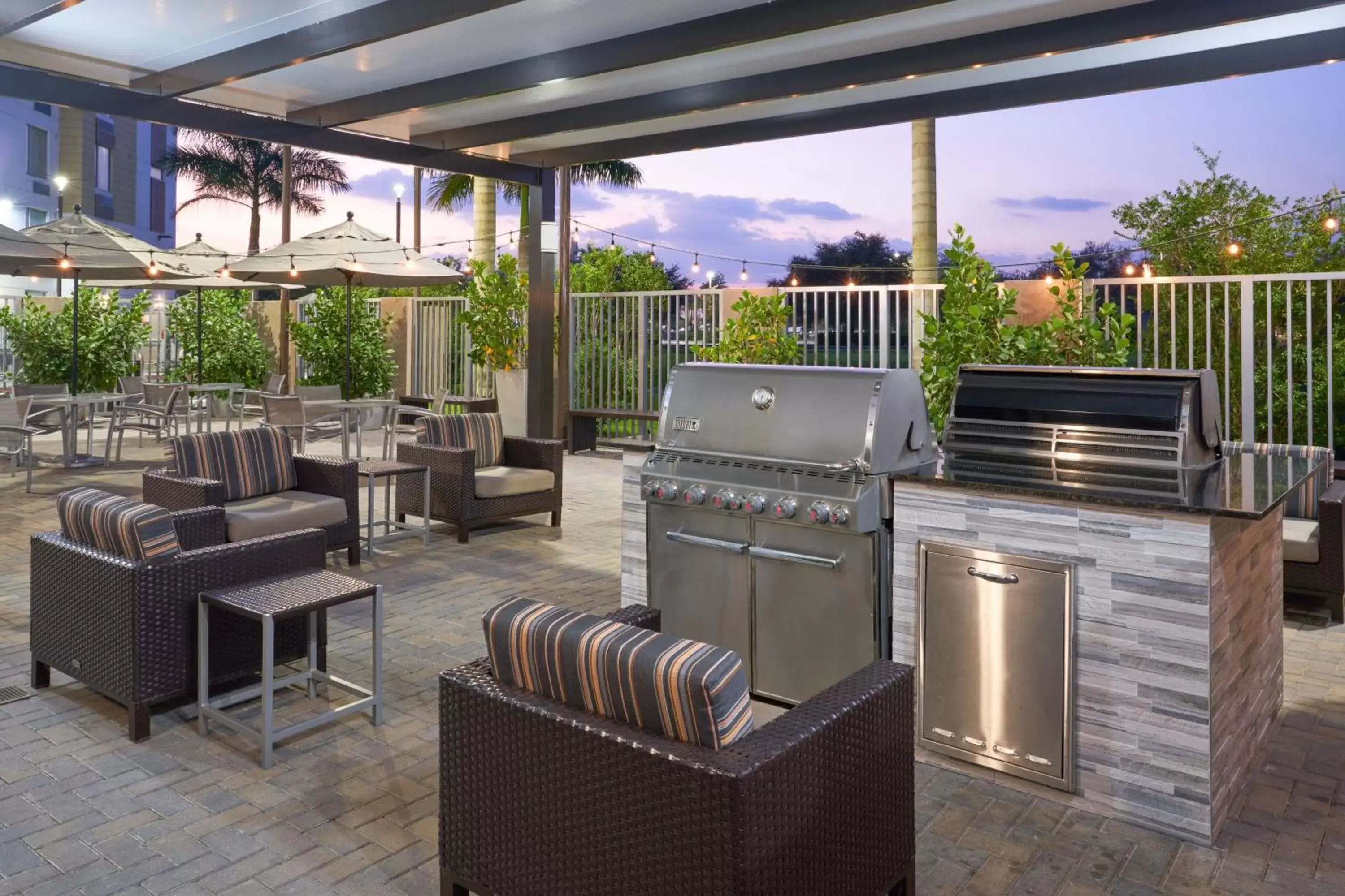 Property building, BBQ Facilities in TownePlace Suites Miami Kendall West